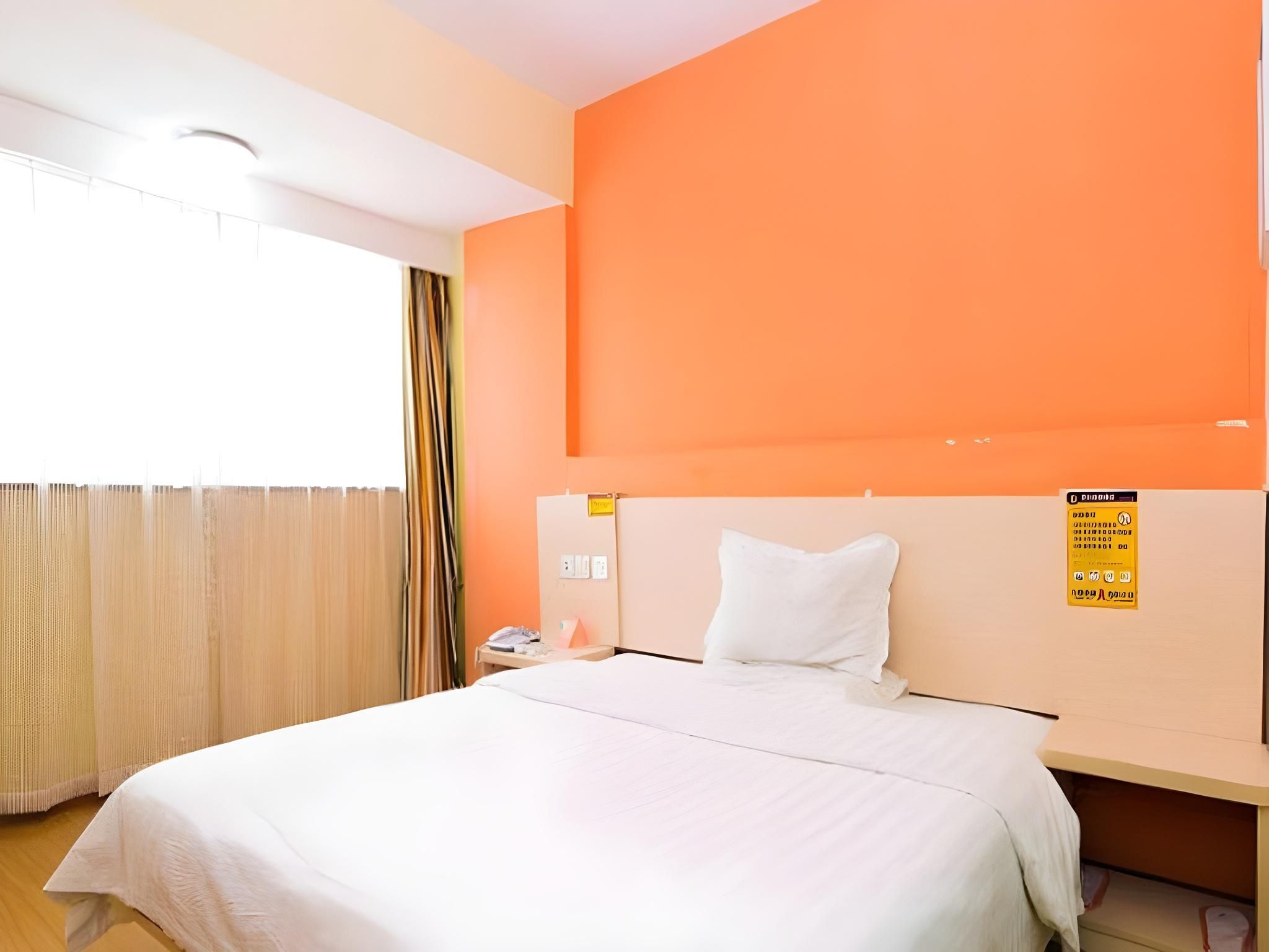 Business Queen Room
