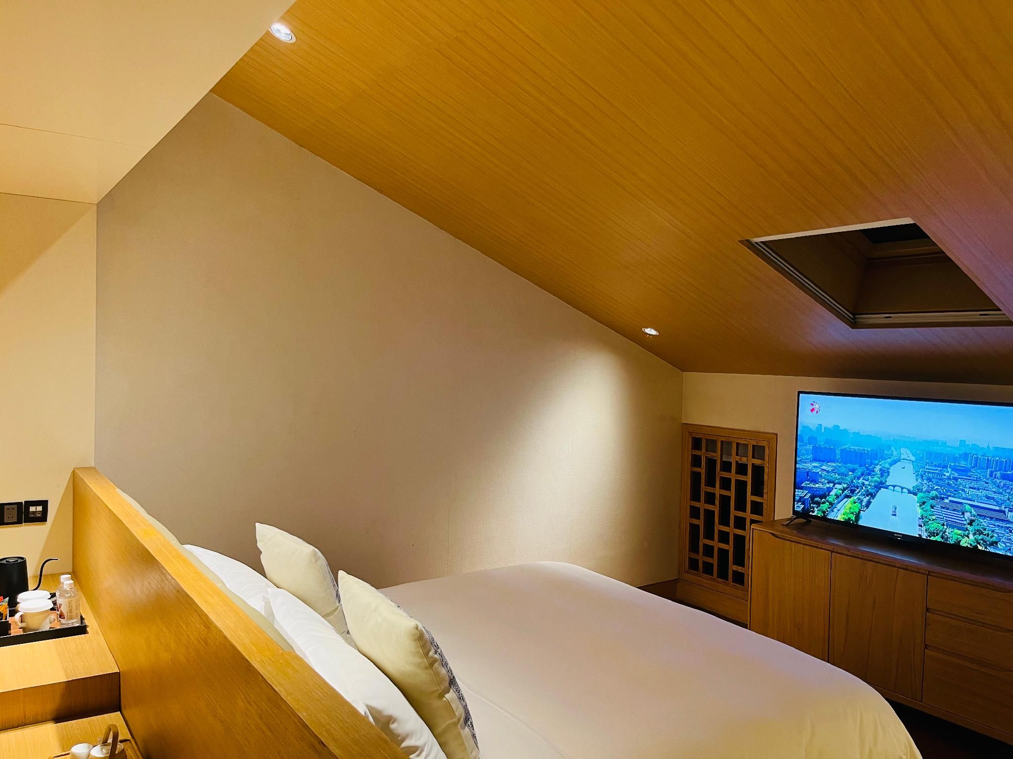 Business King Room