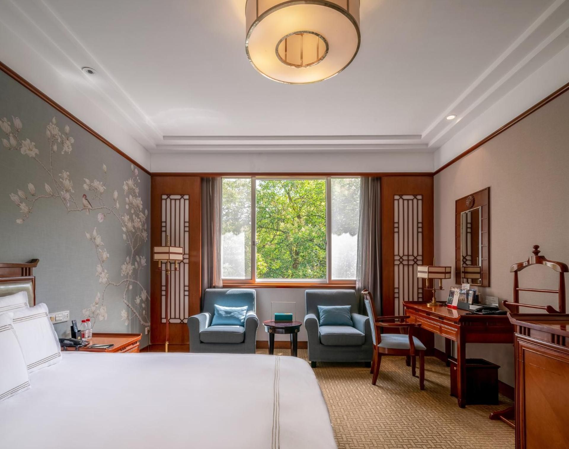 King Room with Courtyard View