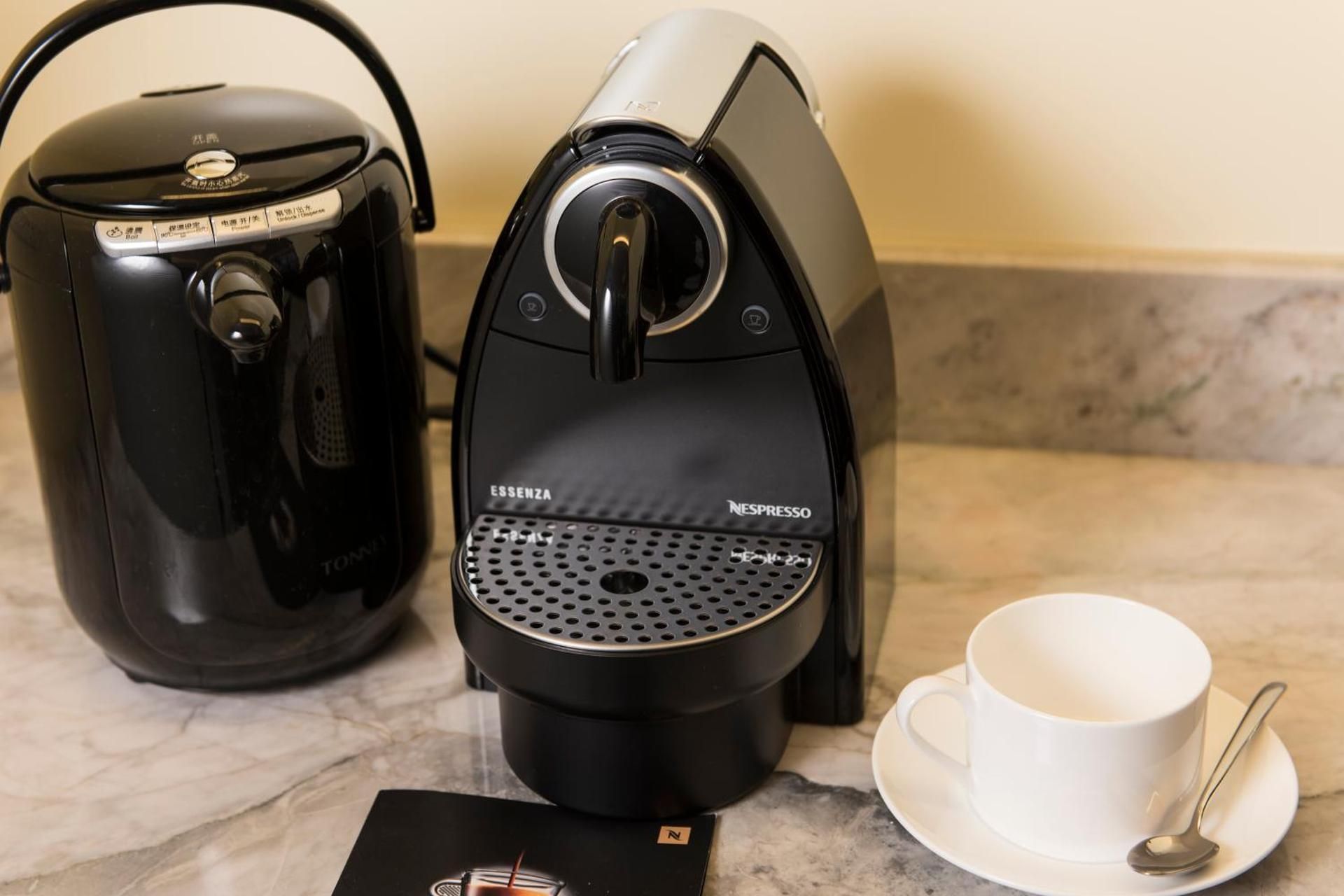 Building 7 Courtyard View King Room