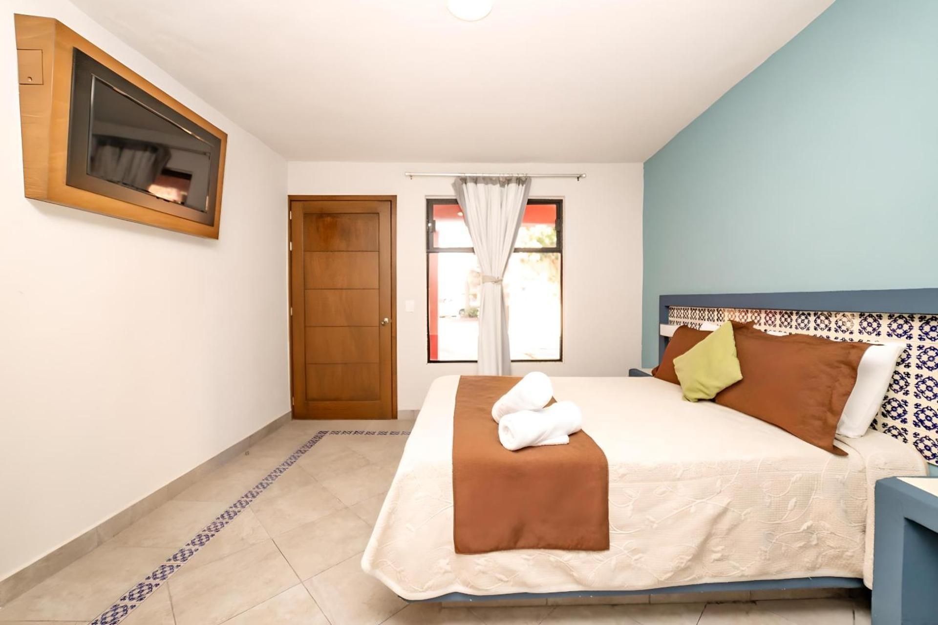 Deluxe Room (2 Adults + 1 Child)