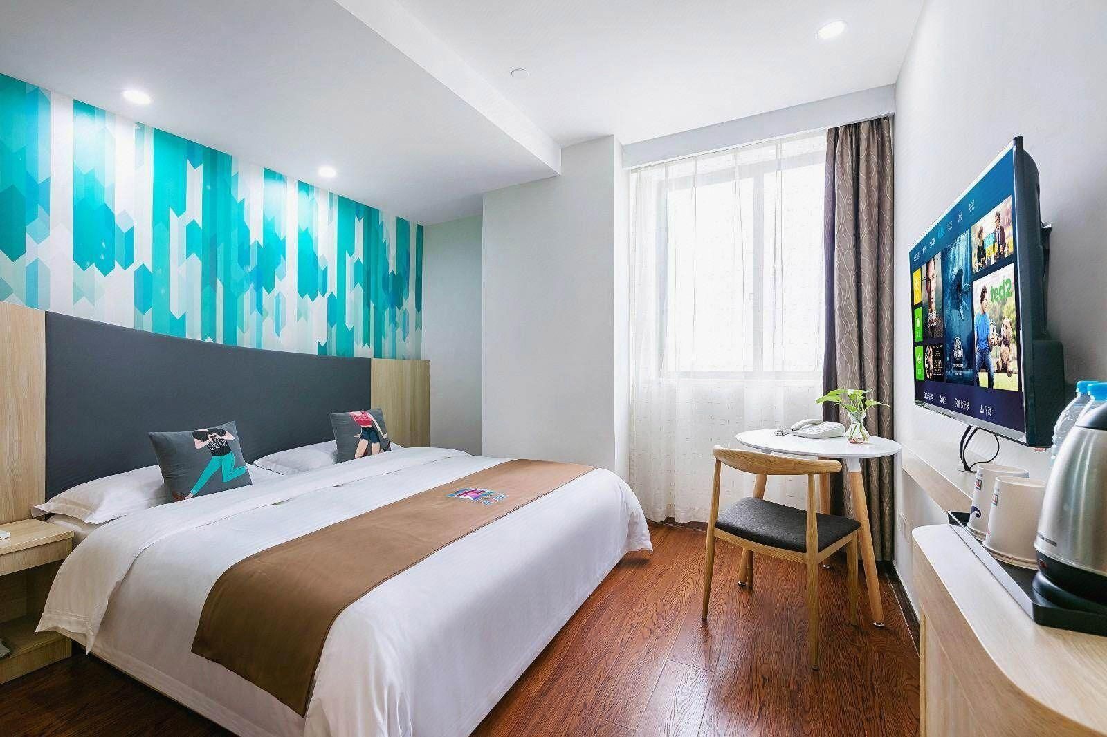 Business Queen Room