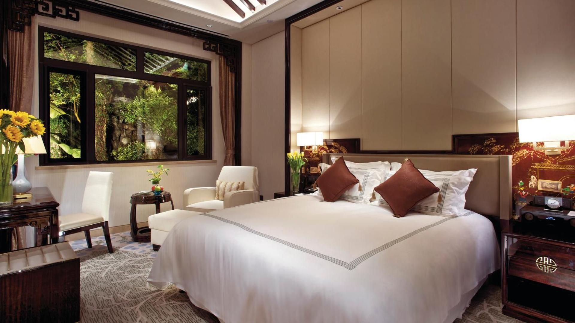 Queen Room with Garden View