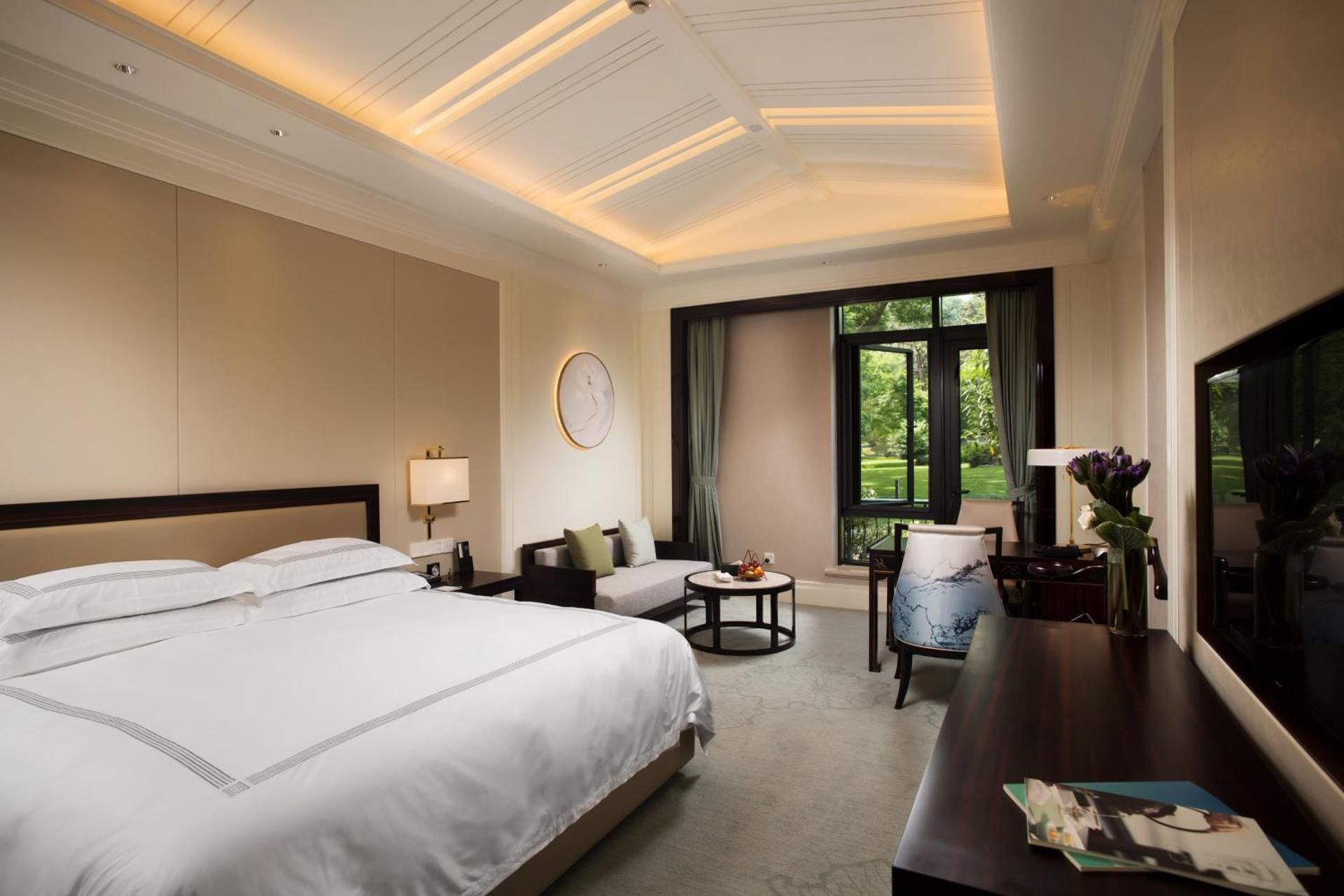 Queen Room with Garden View