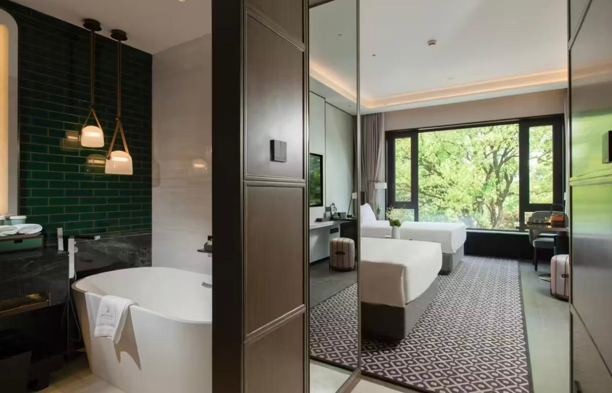 Deluxe Courtyard View Twin Room