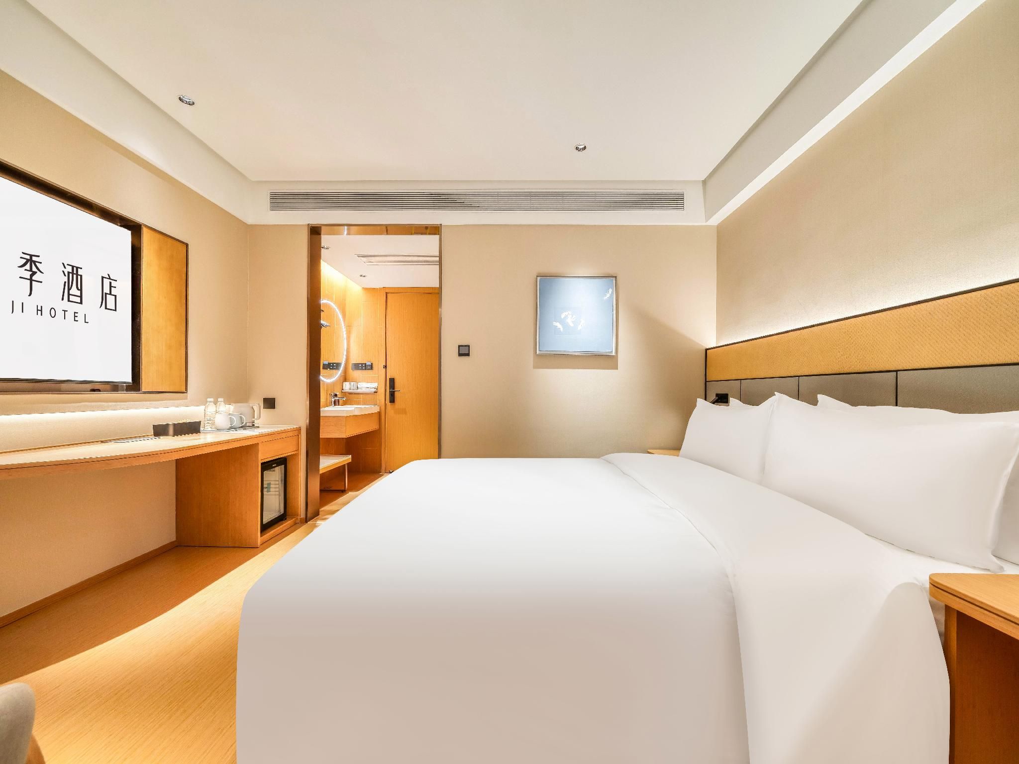 Huazhu - Room With Bed