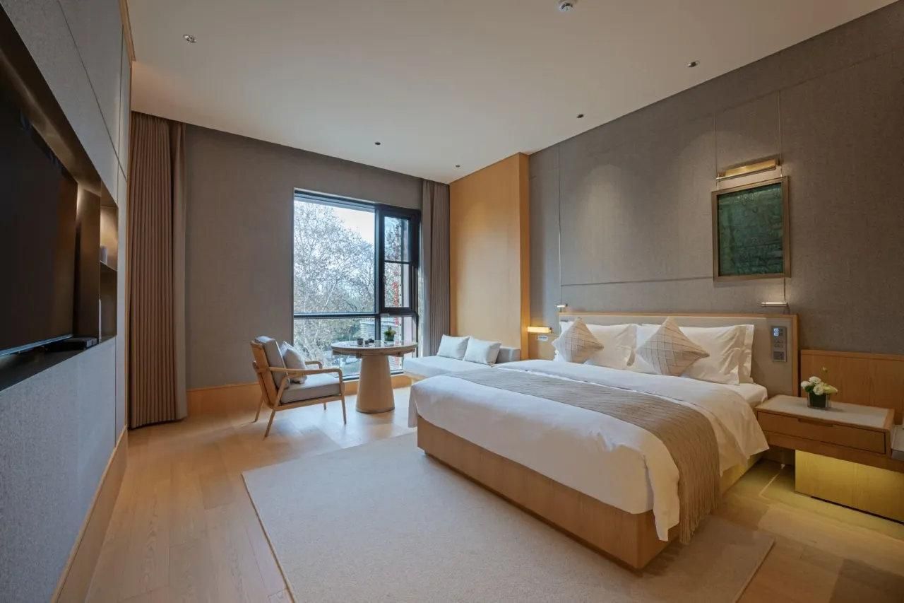 Queen Room with View