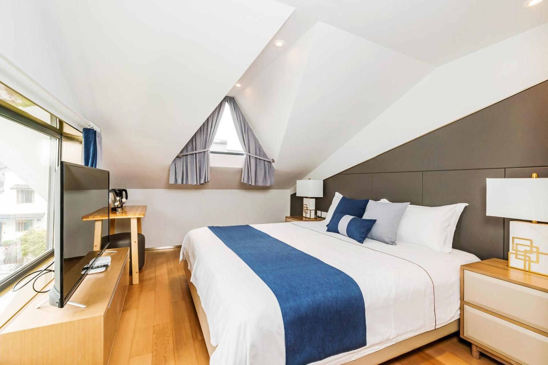 Double Room with Mountain View