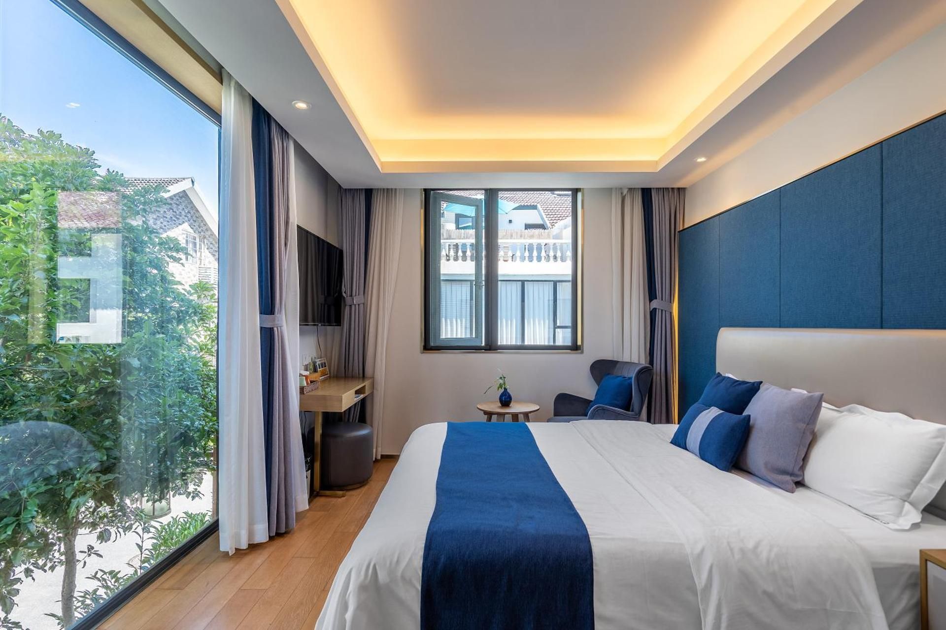 Standard Queen Room
