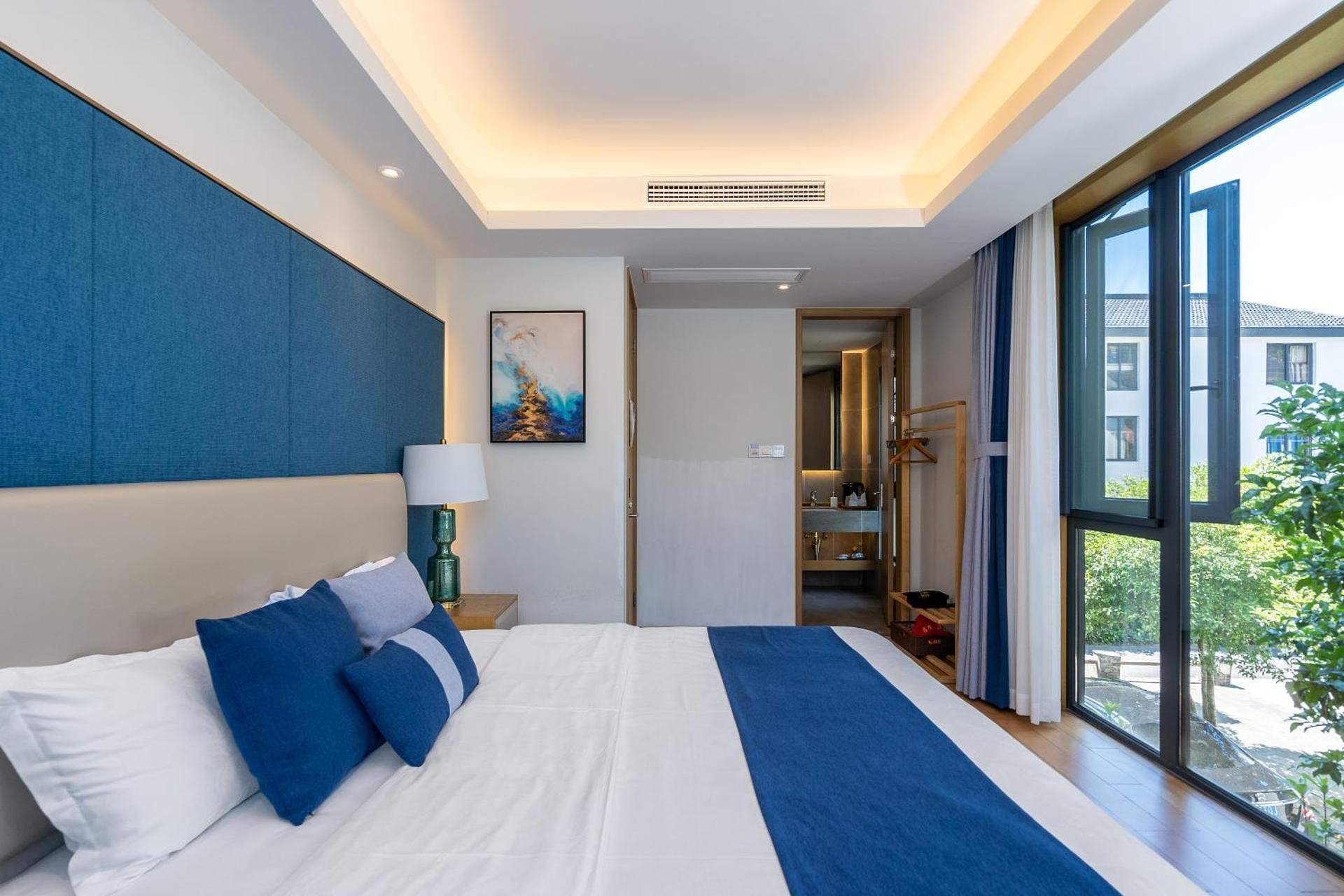 Standard Queen Room