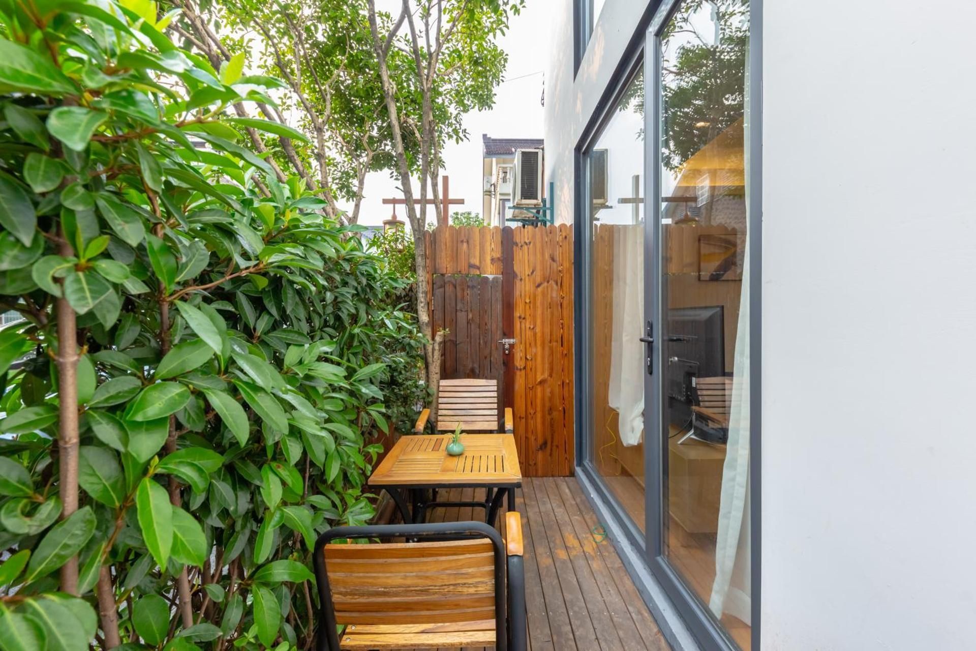 Family Room with Garden View