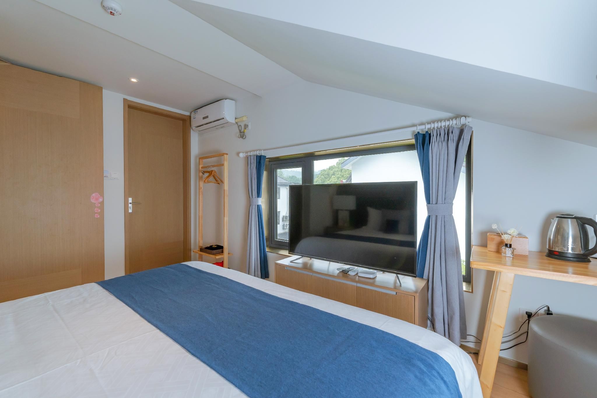 Standard Mountain View Double Room