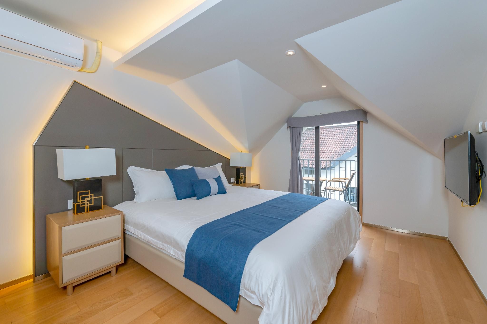 King Room with Balcony
