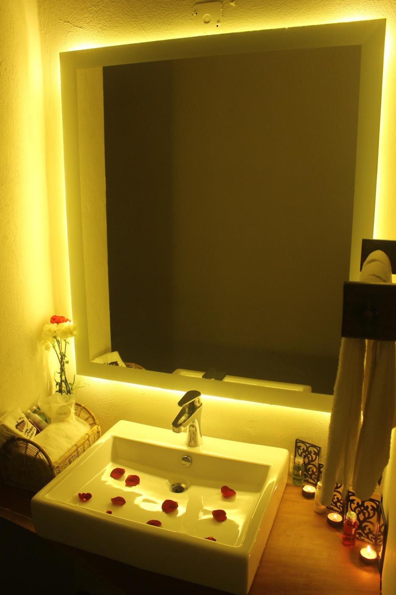 Deluxe King Suite