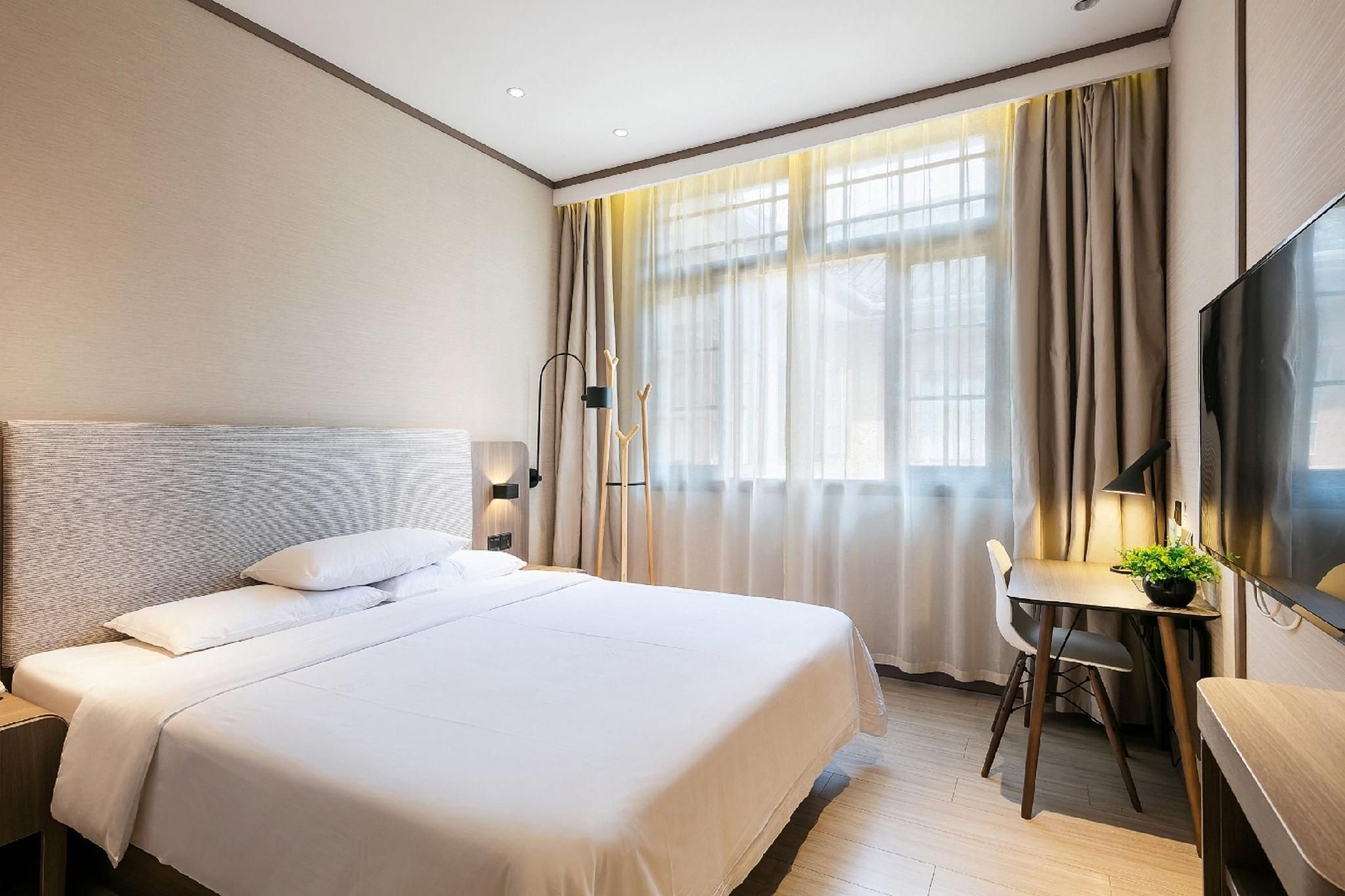 Business Queen Bed Room
