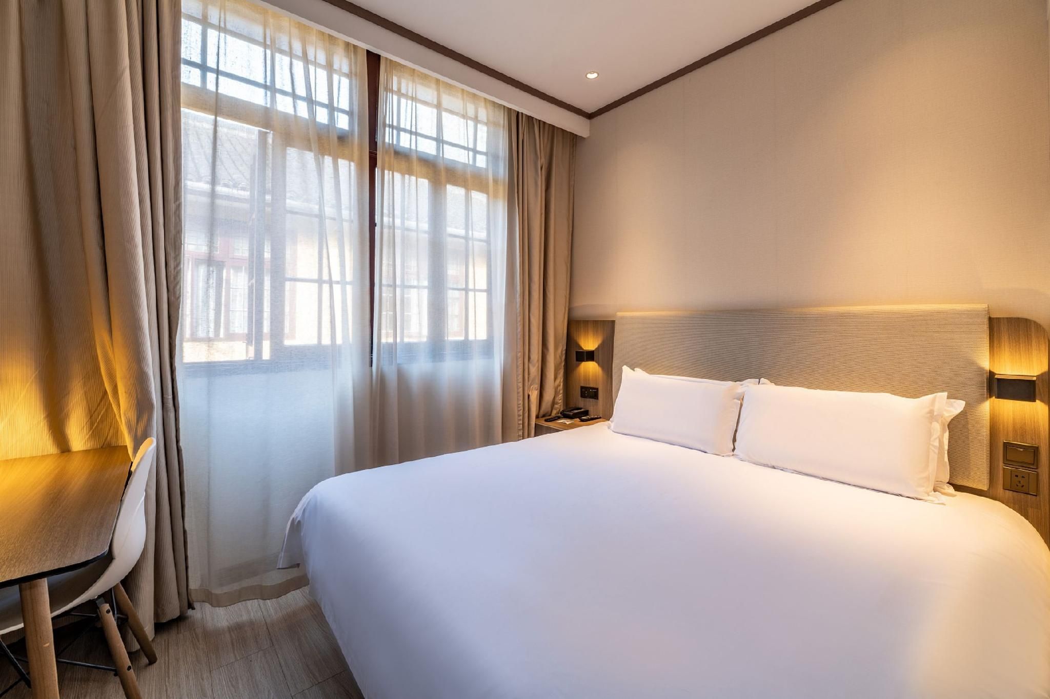 Business Queen Bed Room