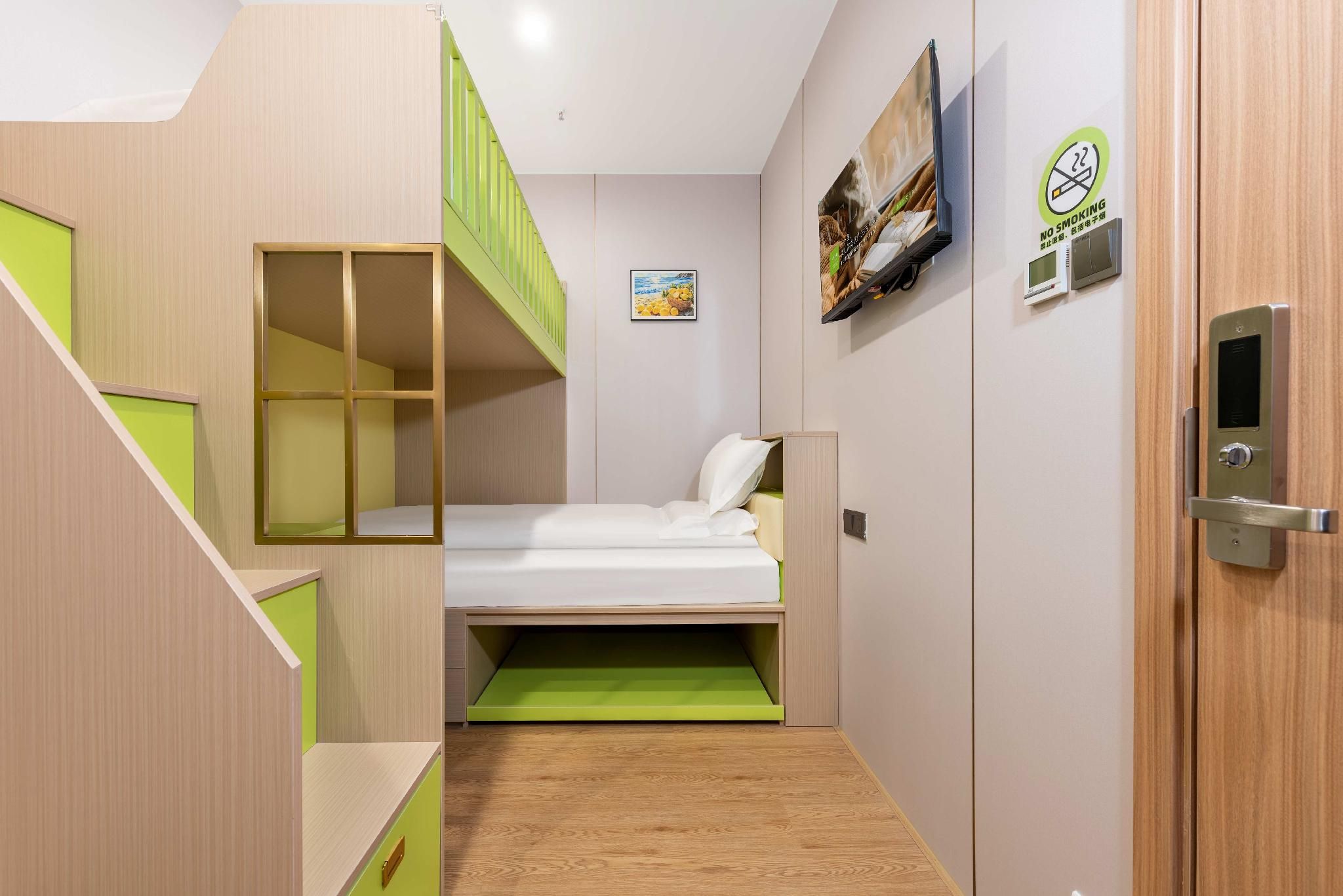 Twin Room with Bunk Bed and Shared Bathroom