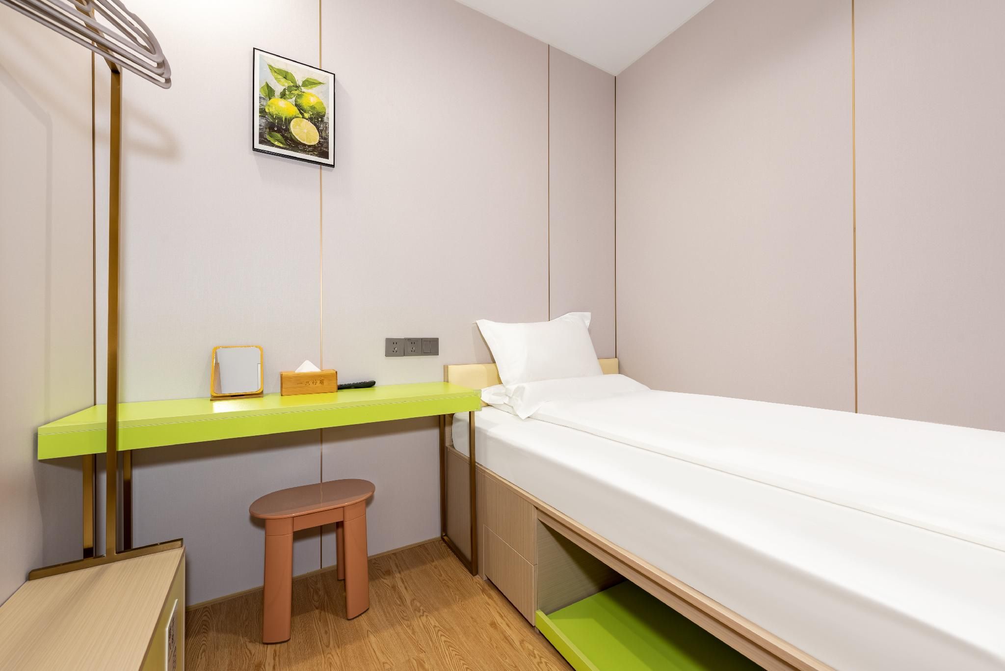 Single Room with Shared Bathroom