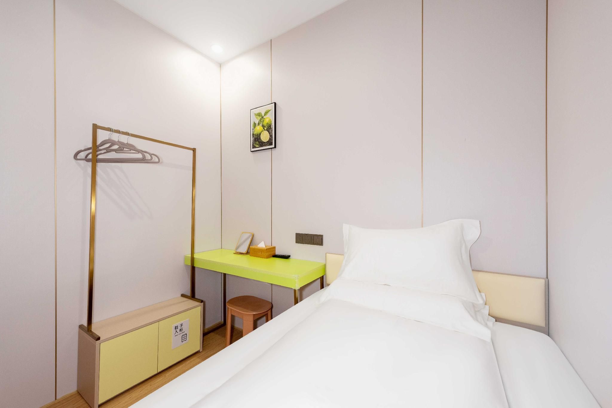 Single Room with Shared Bathroom