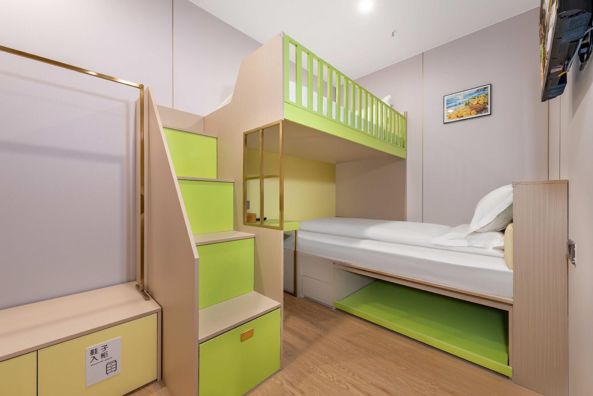 Twin Room with Bunk Bed and Shared Bathroom