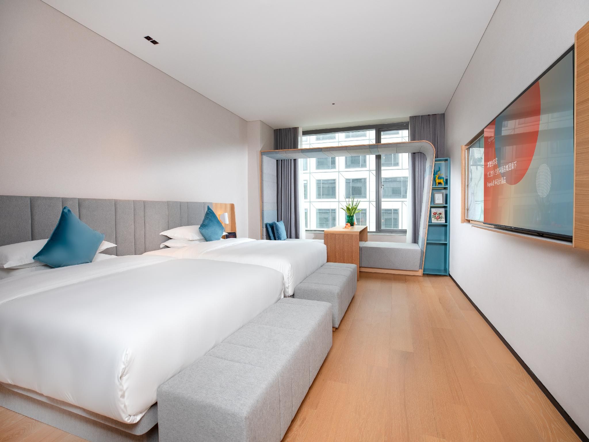 Four Seasons Room with 2 Twin Beds