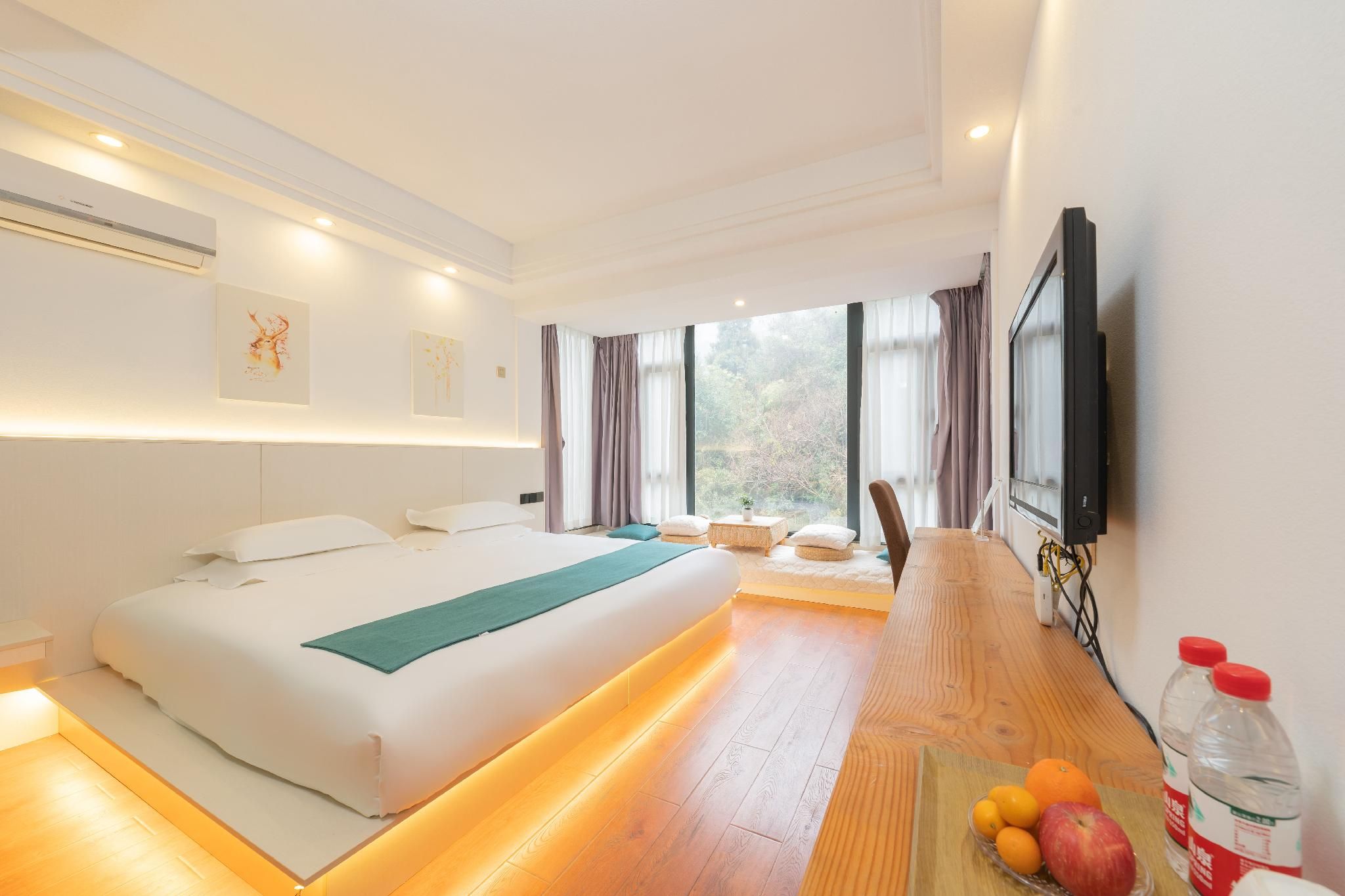 Mountain View King Room