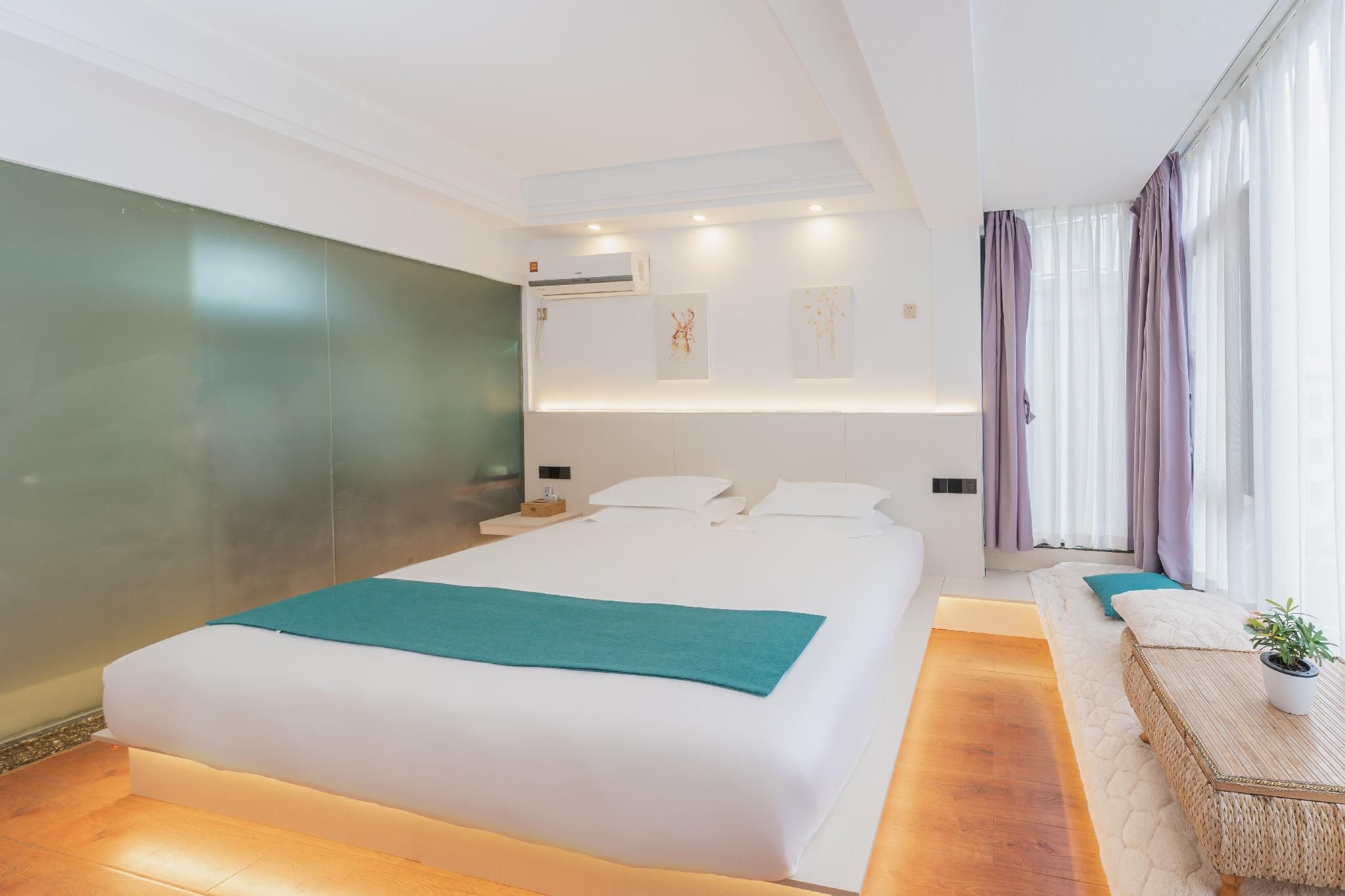 Mountain View King Room