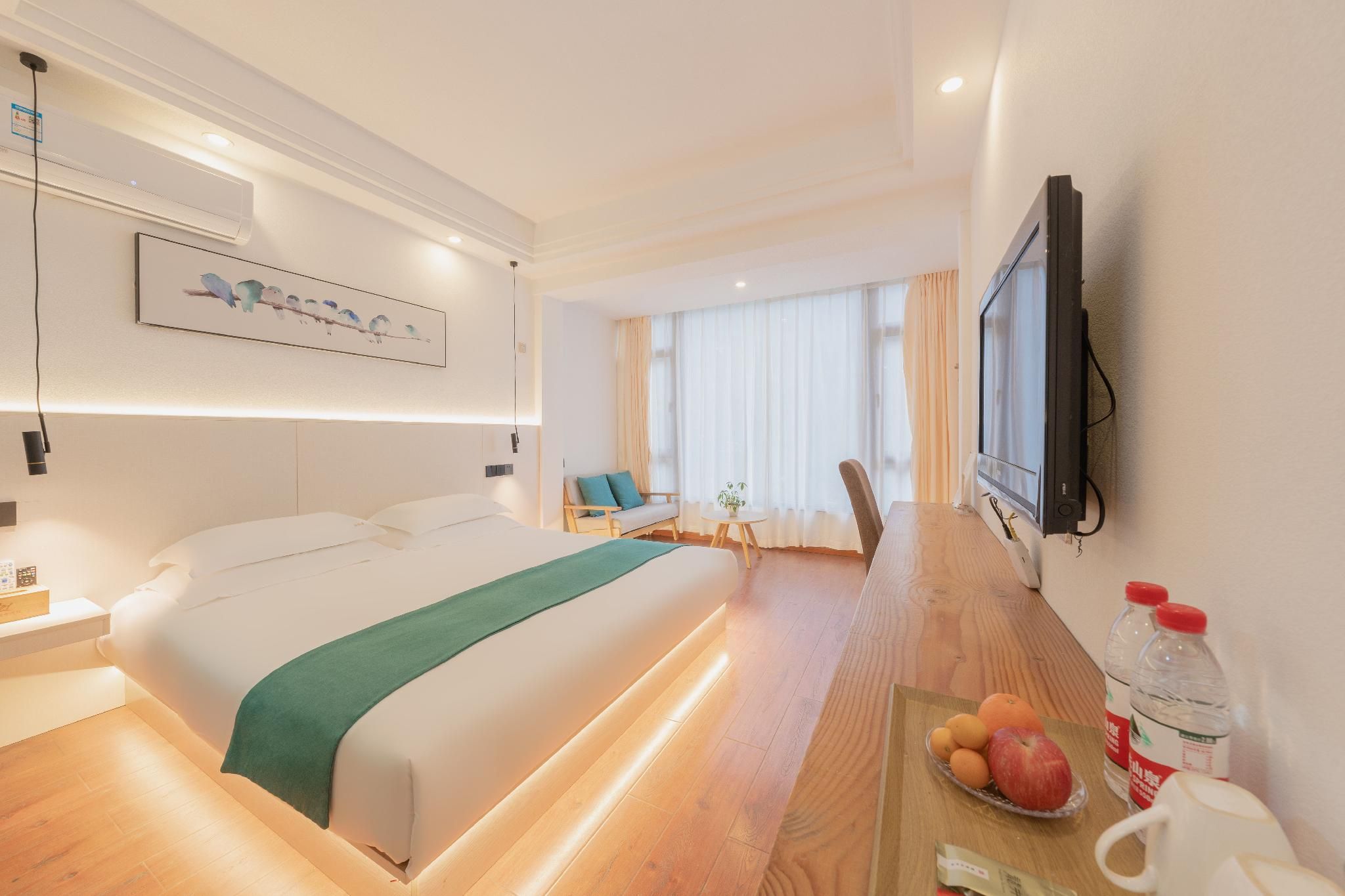 Huazhu - Room With Bed