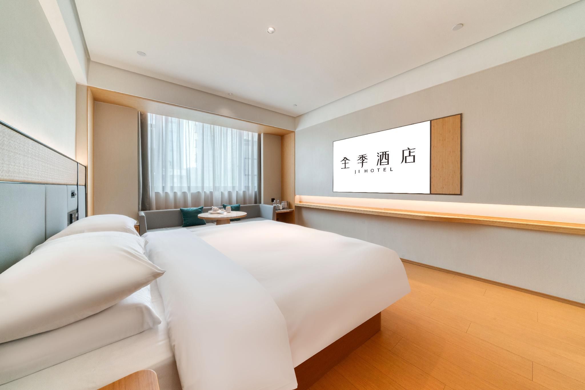 Business Queen Bed Room