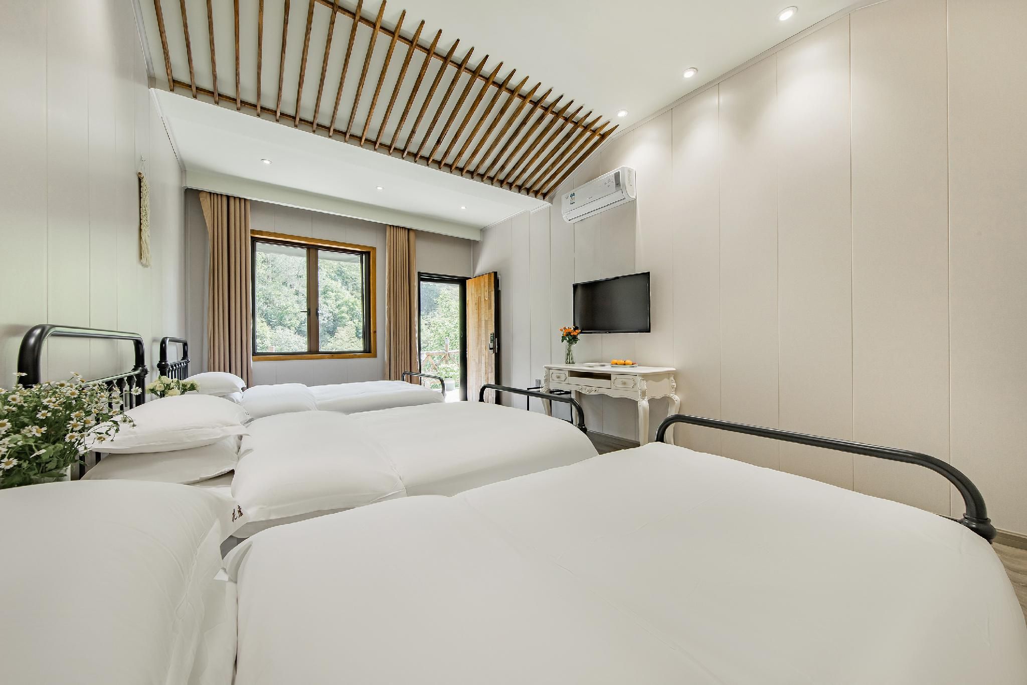 Triple Bed Room
