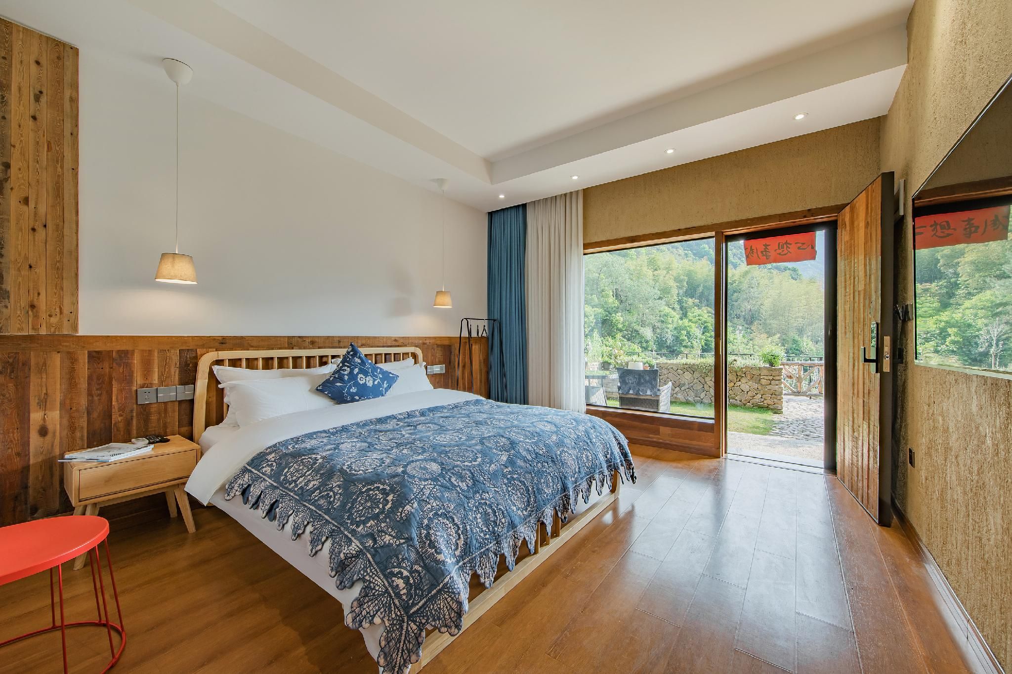 Mountain View King Room