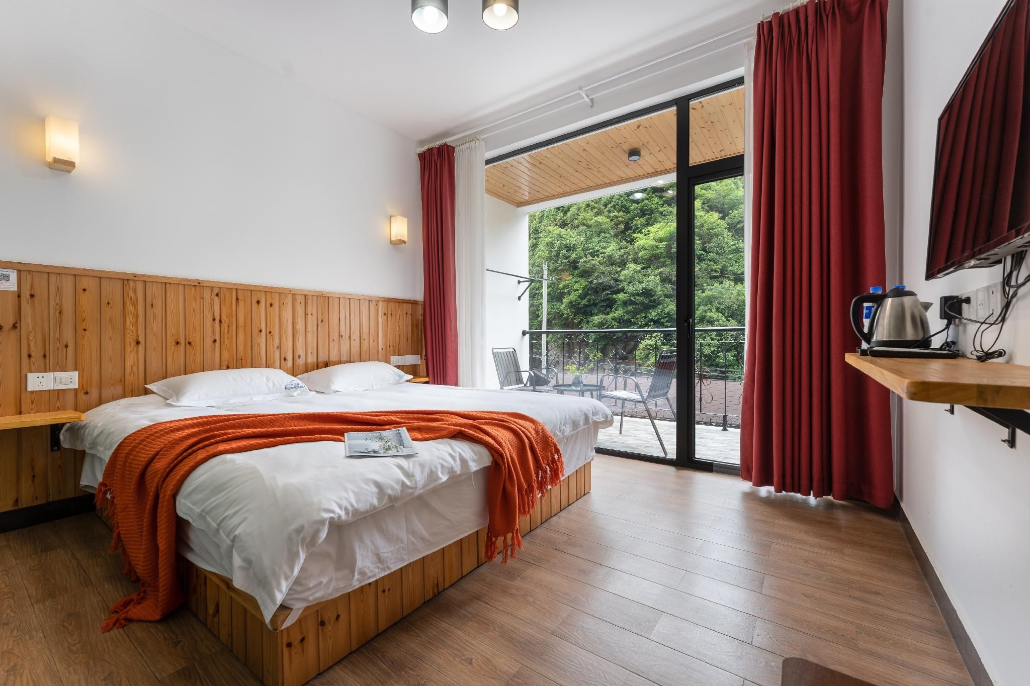 Mountain View King Room