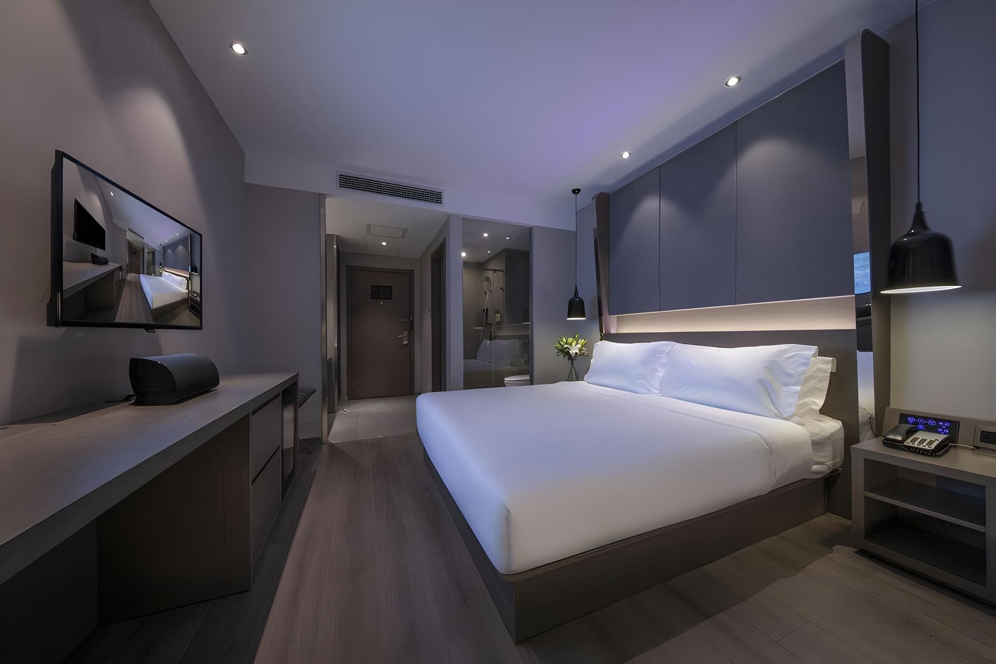 Business Queen Bed Room
