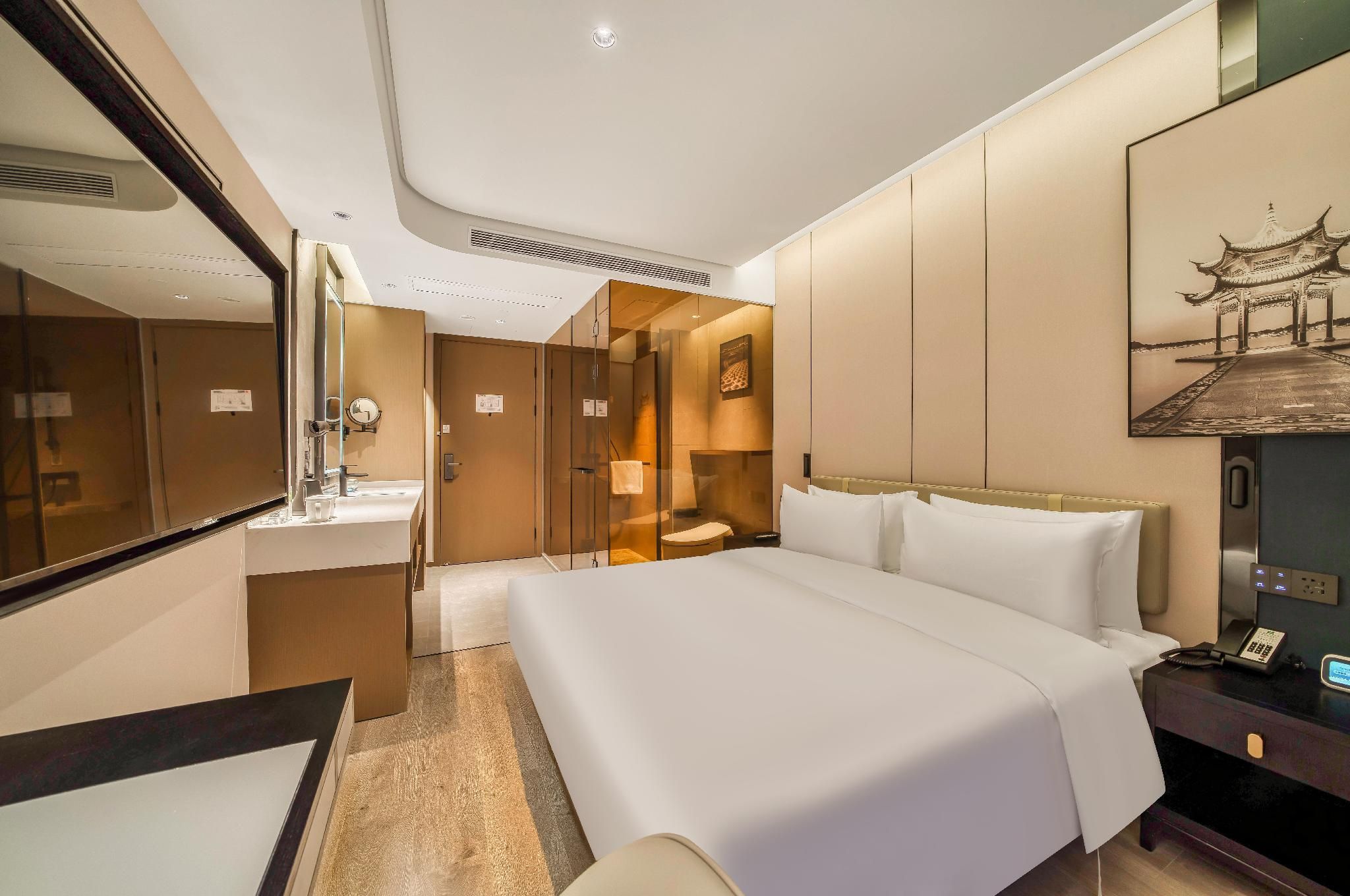 Huazhu - Room With Bed
