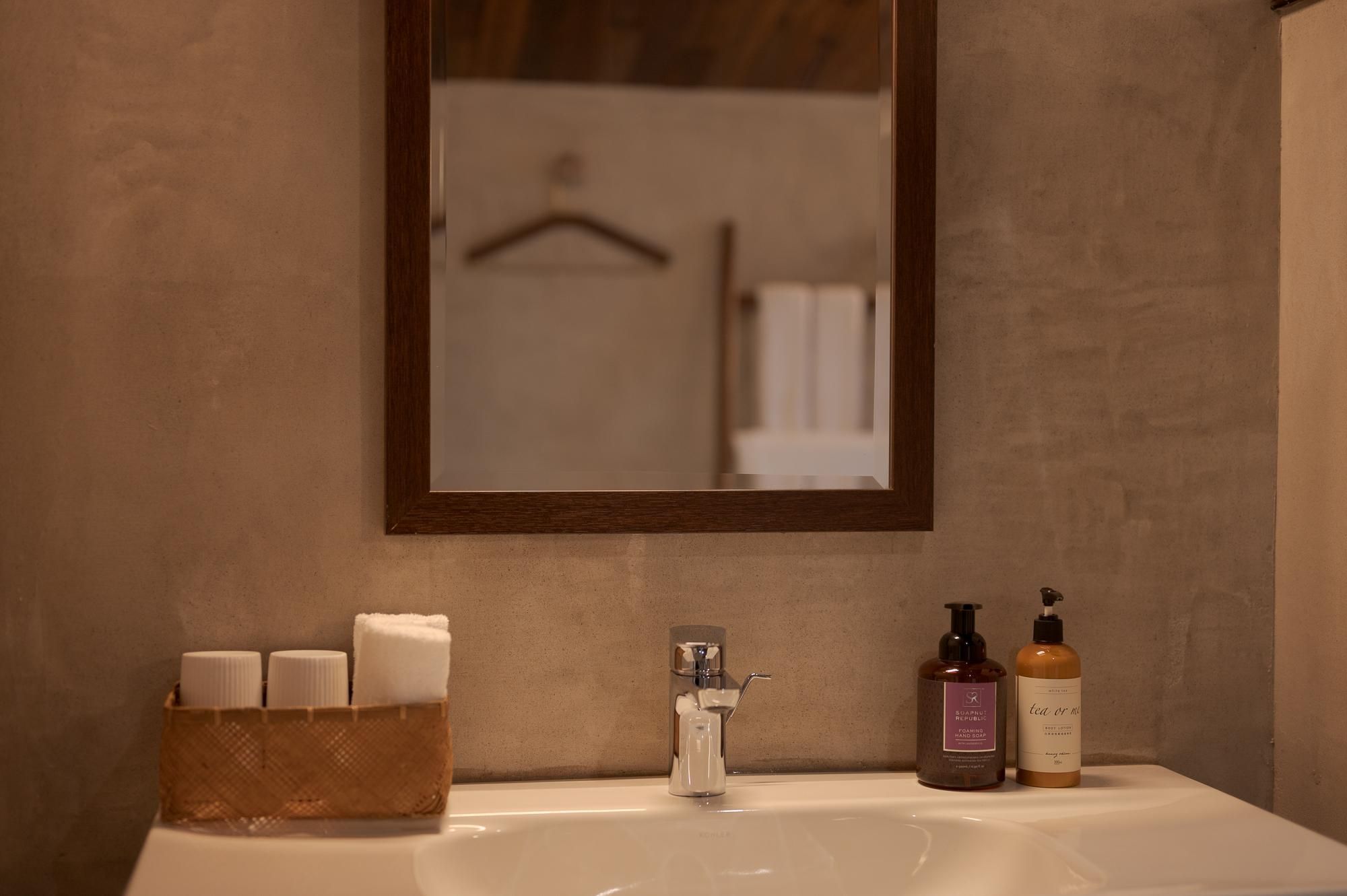 Hangzhou Eight Blessings Inn King Suite with Sofa Bed 3