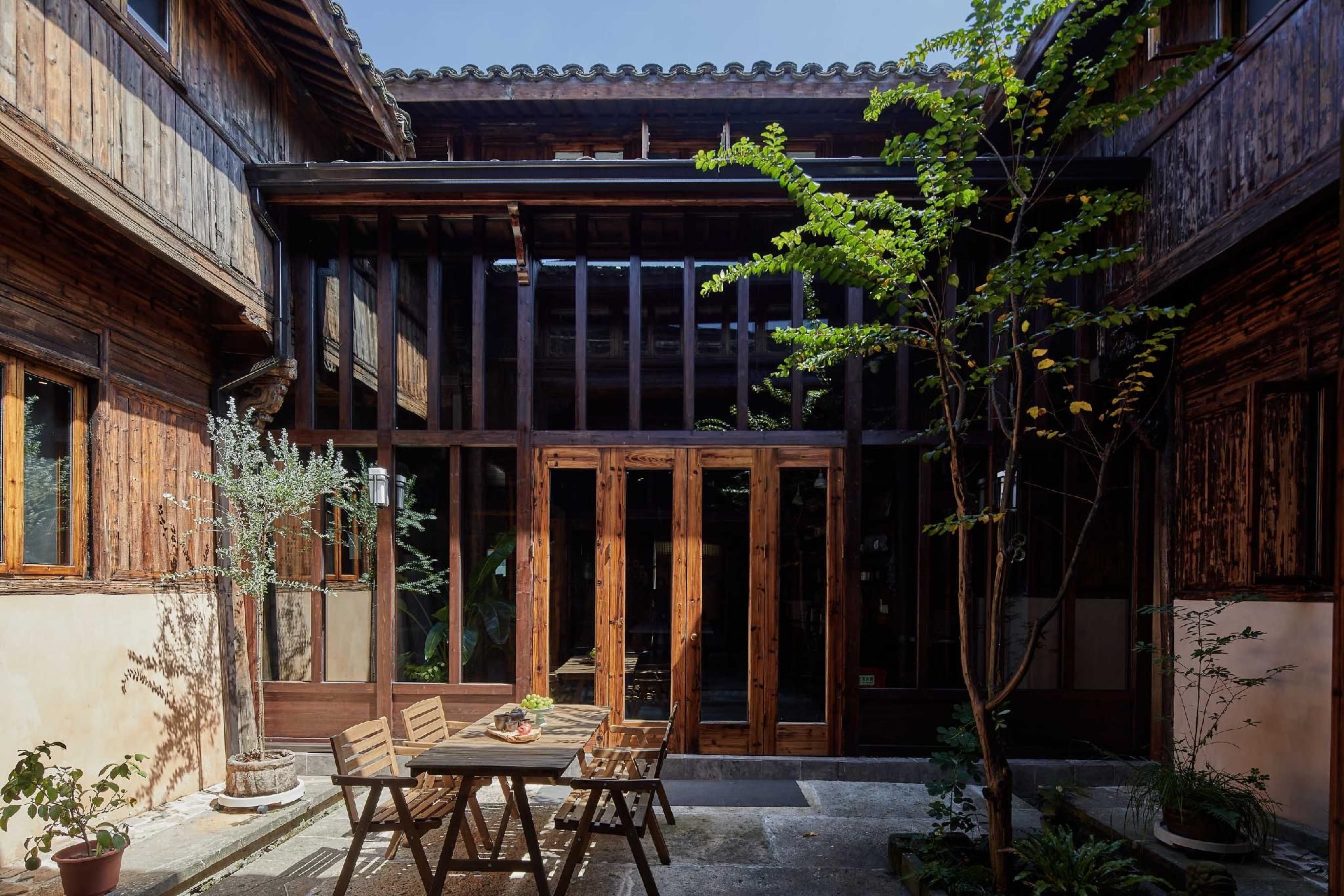 Hangzhou Eight Blessings Inn