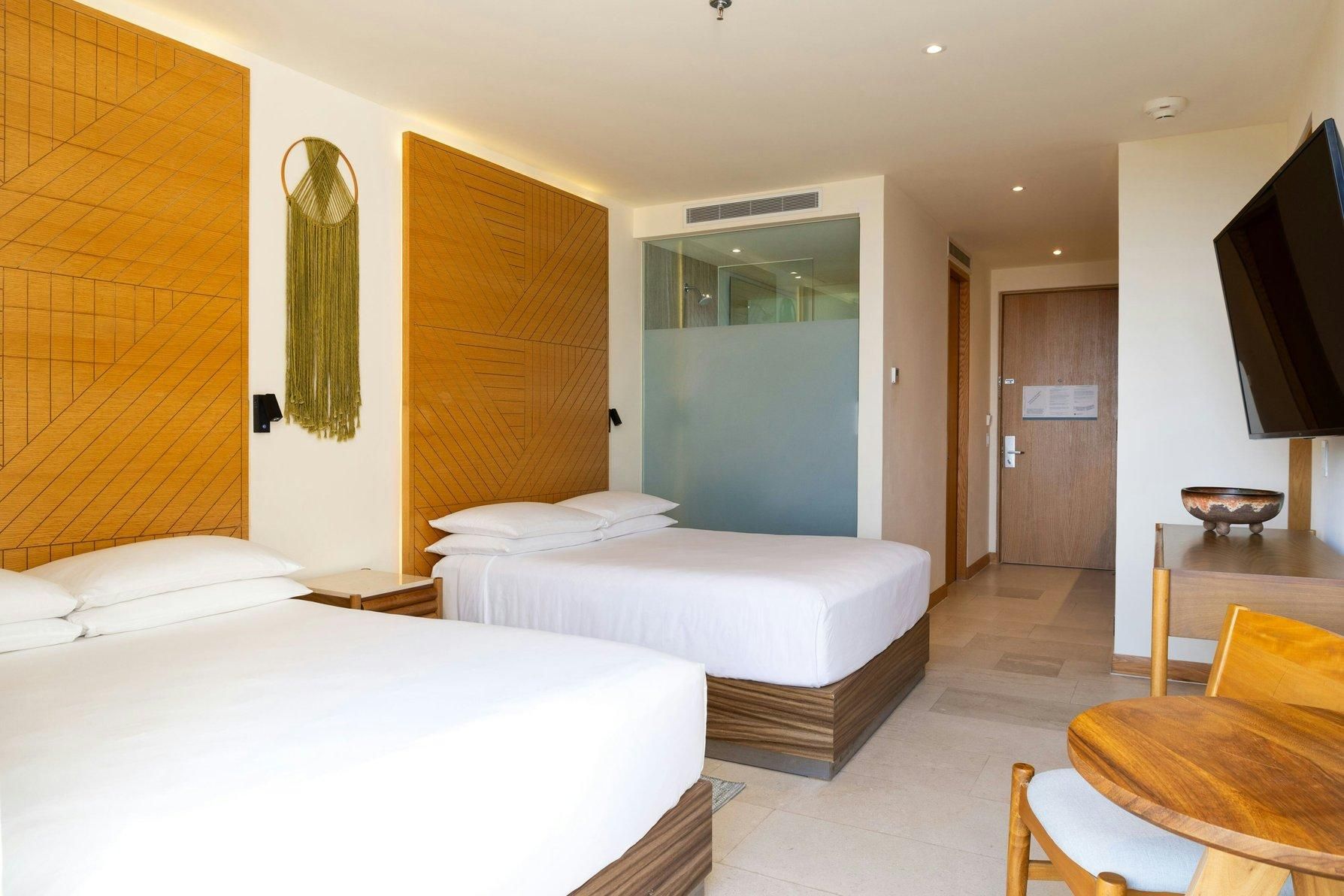 Standard Mountain View All-Inclusive Guest room 2 Queen Torre Zafiro Balcony