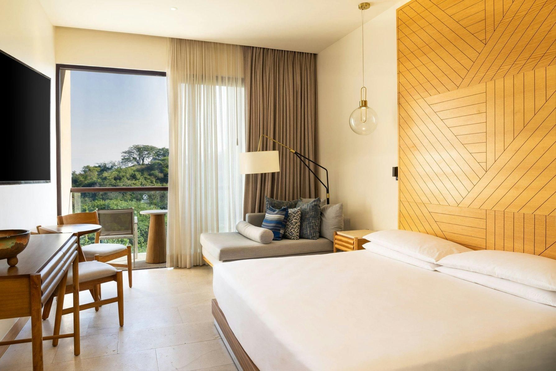 Standard Mountain View All-Inclusive Guest room 1 King Torre Zafiro Balcony