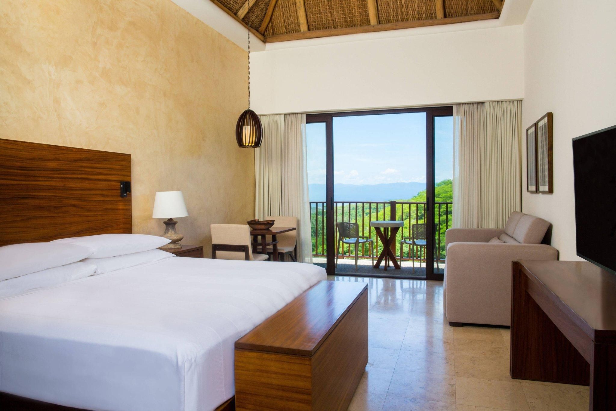 Deluxe Mountain View All-Inclusive Guest room 1 King Sofa bed Balcony