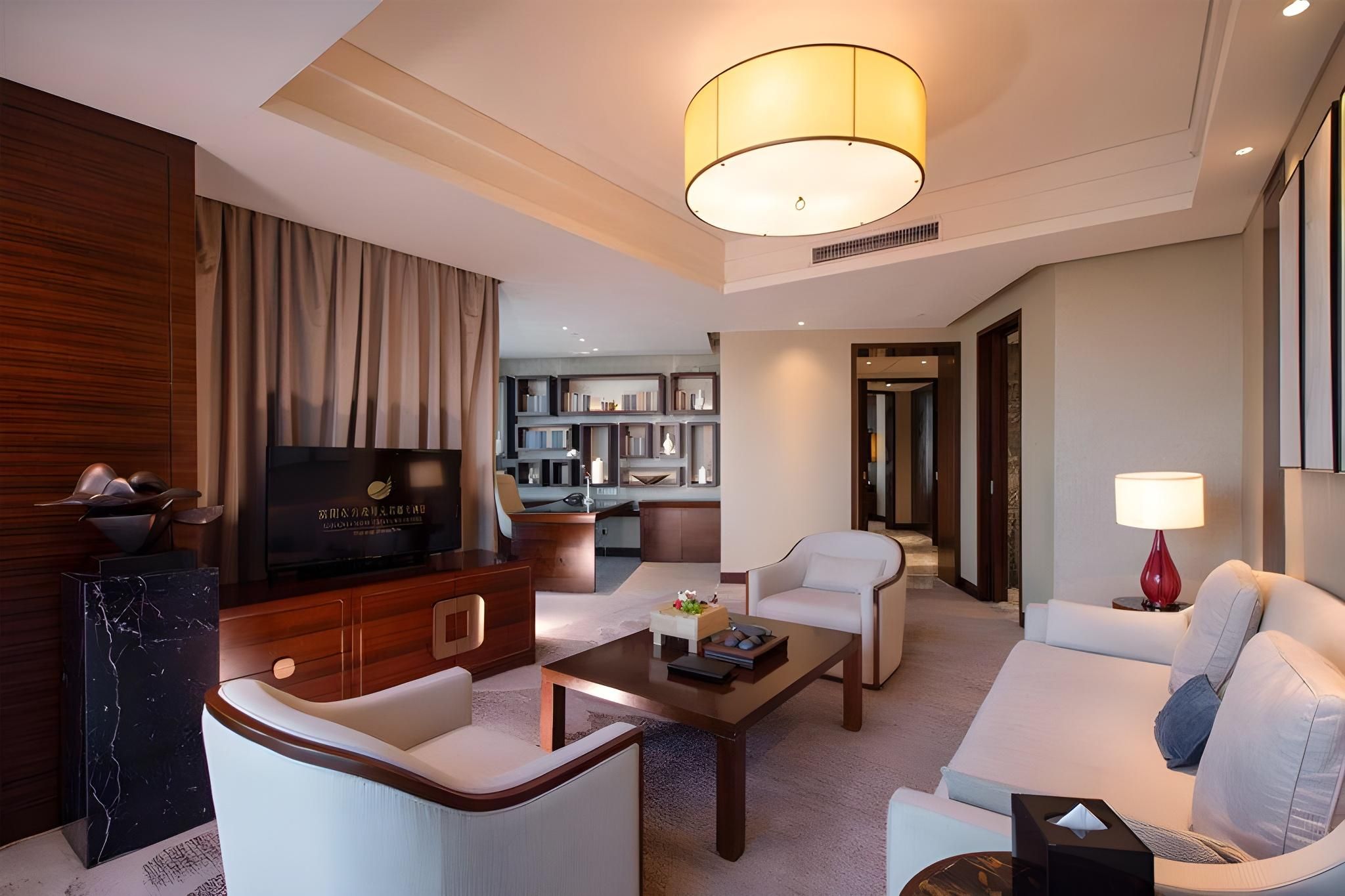 Deluxe Suite - Non-Smoking
