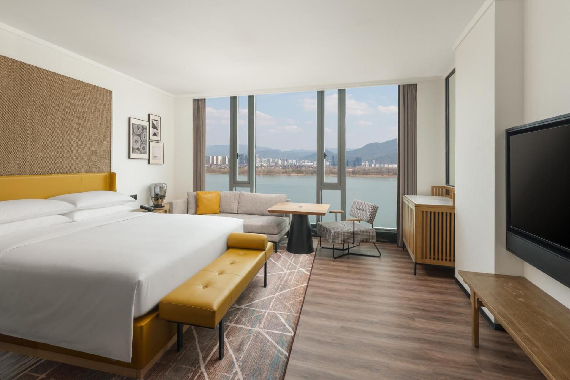 Deluxe River King Room