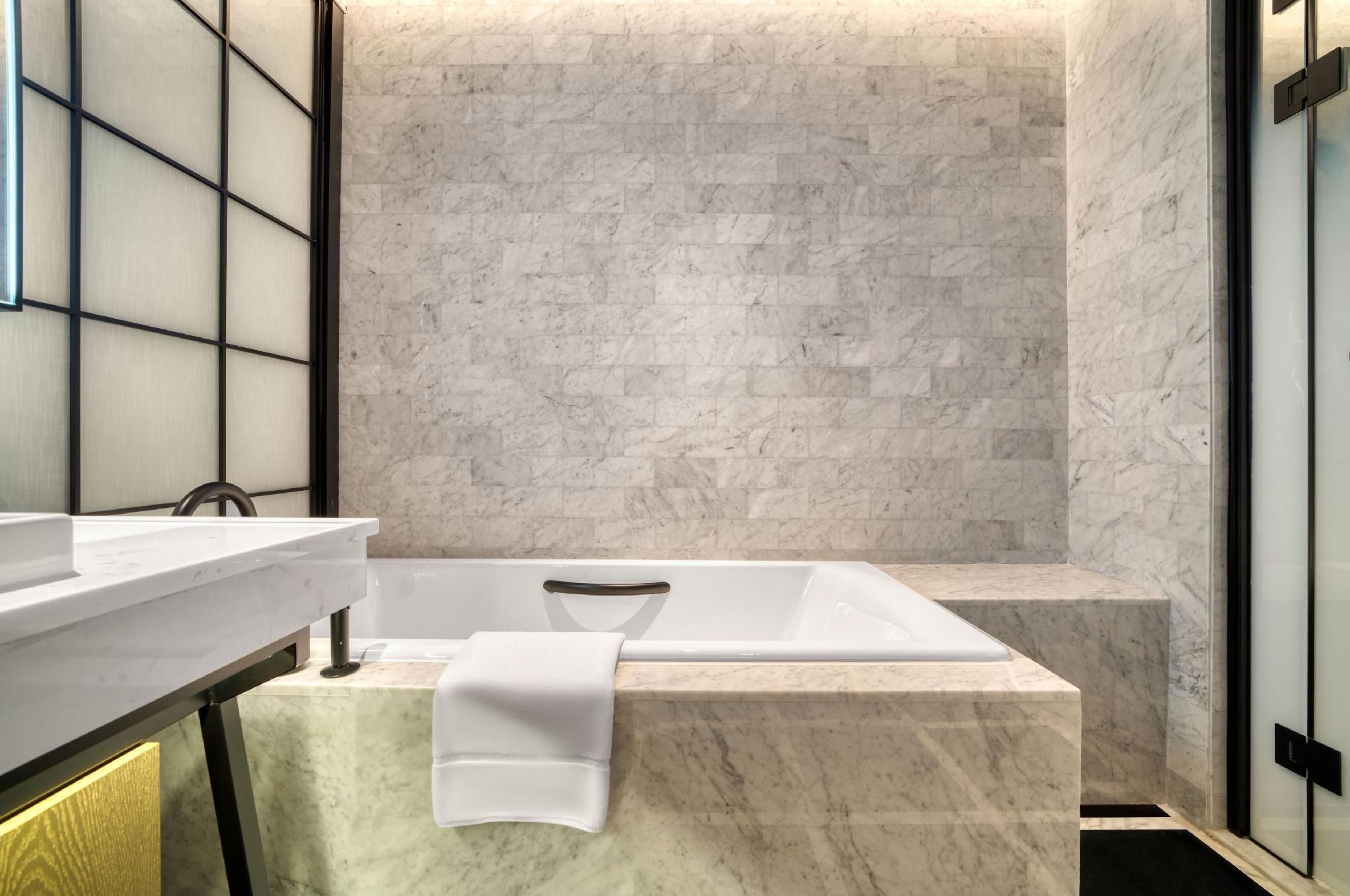 Deluxe City King, Guest room, 1 King, City view