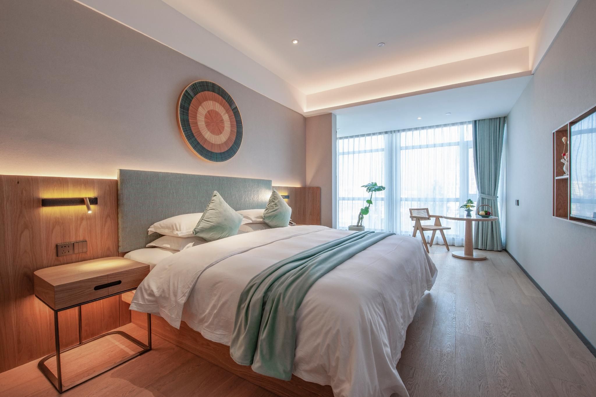 Room with Queen Bed