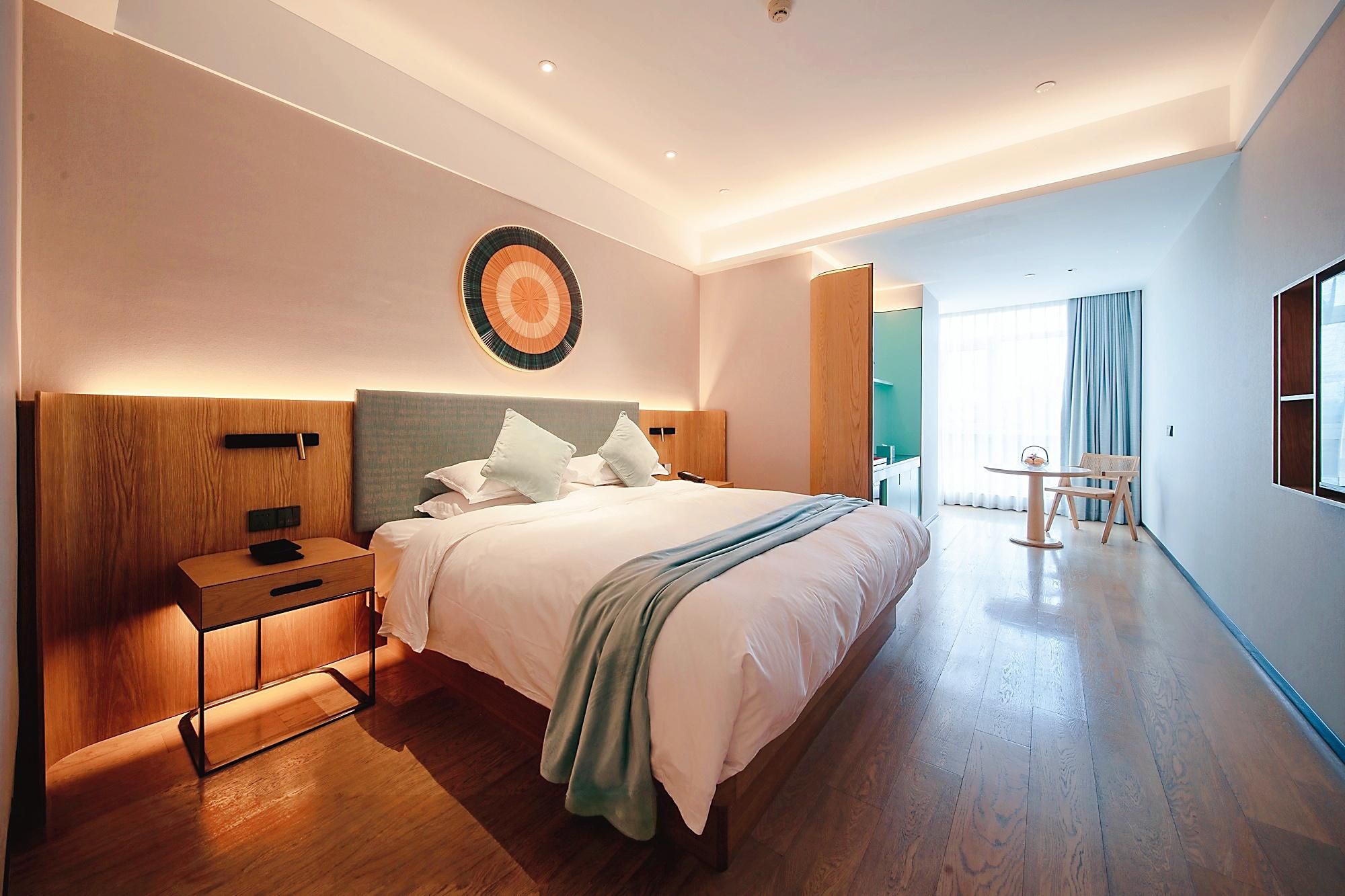 Deluxe Room Queen
