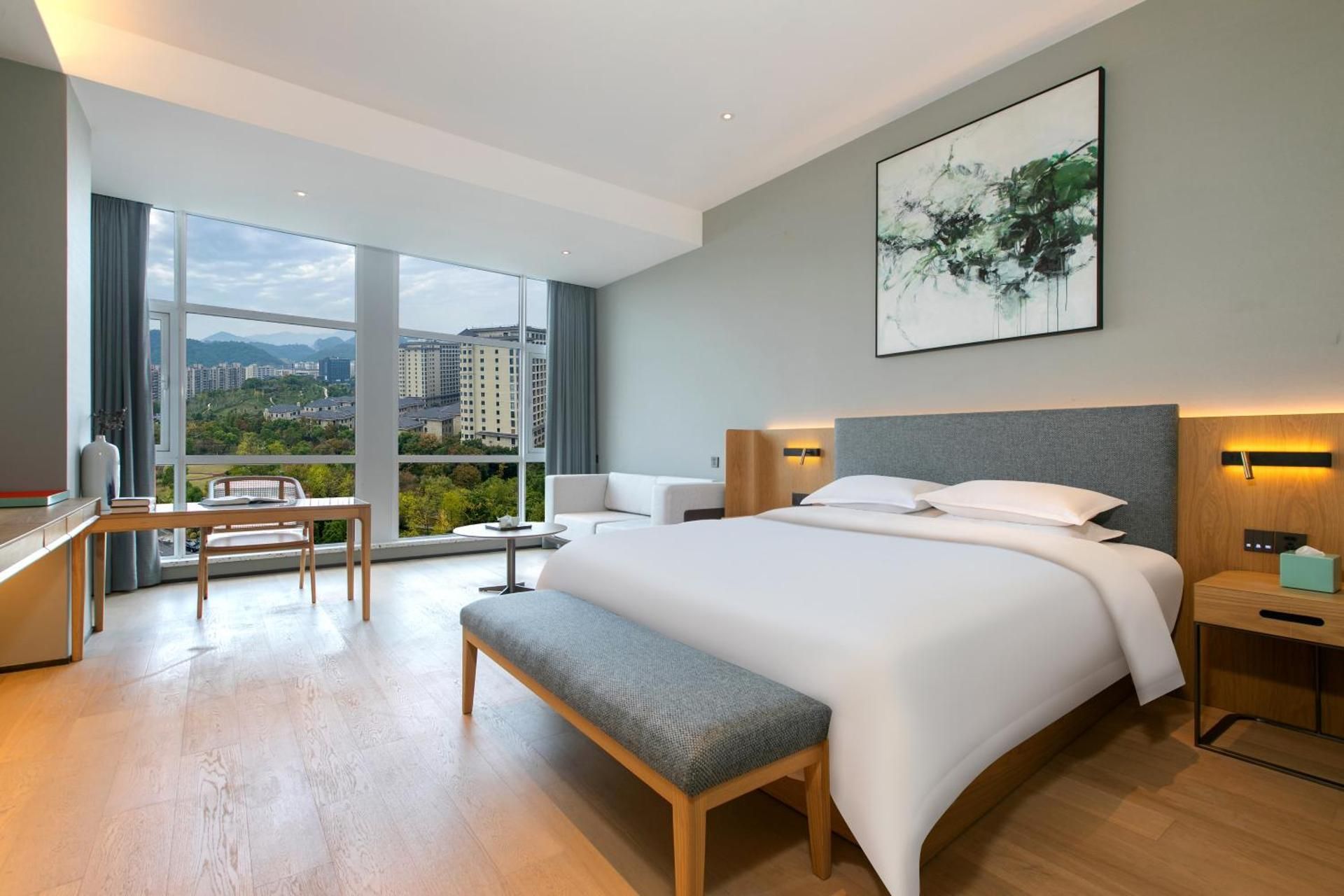 Room with Queen Bed