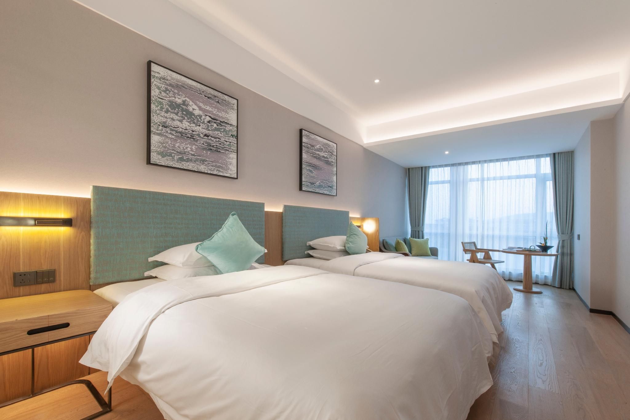 Four Seasons Room Two Twins