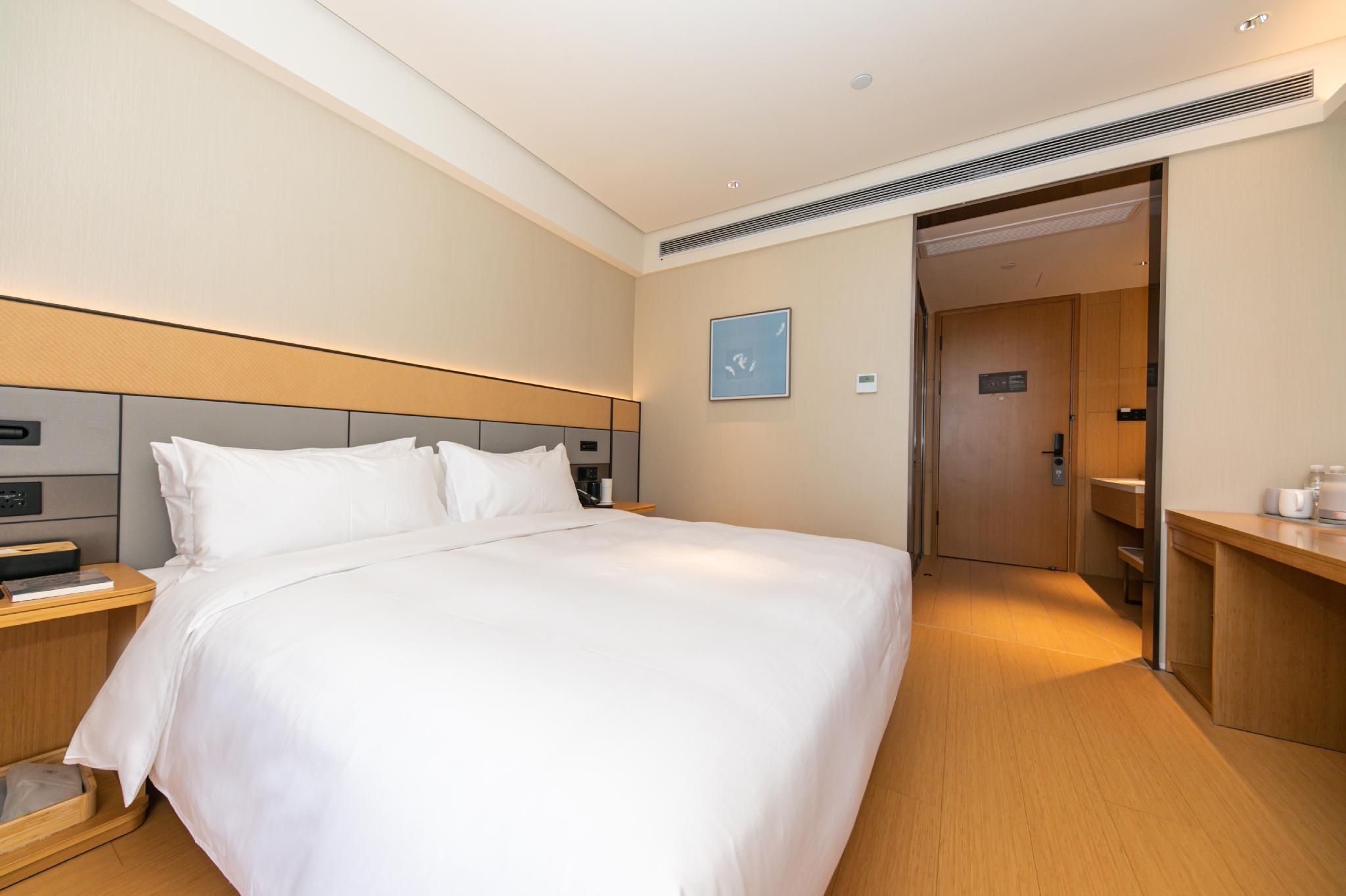 Business Queen Bed Room