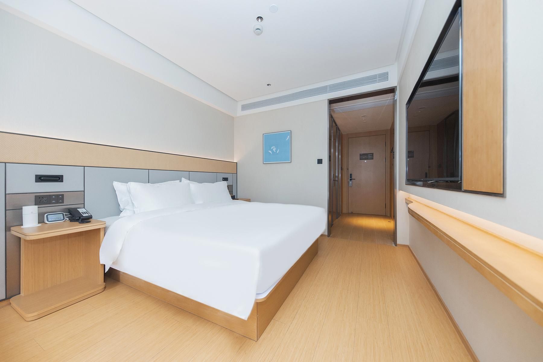 Huazhu - Room With Bed