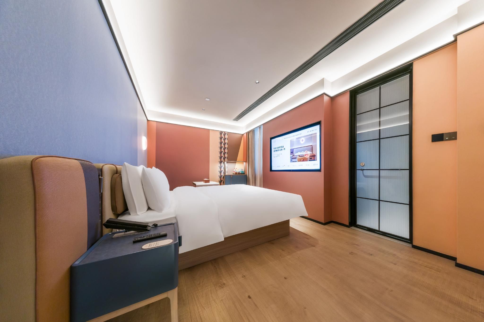 Huazhu - Room With Bed