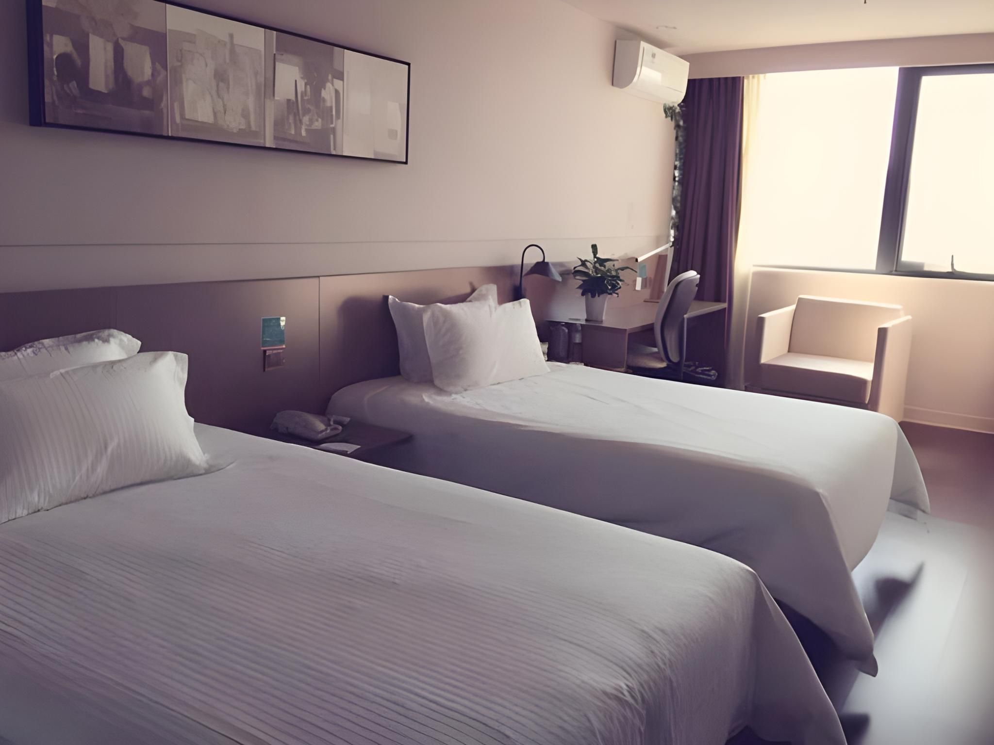 Business Standard Room A